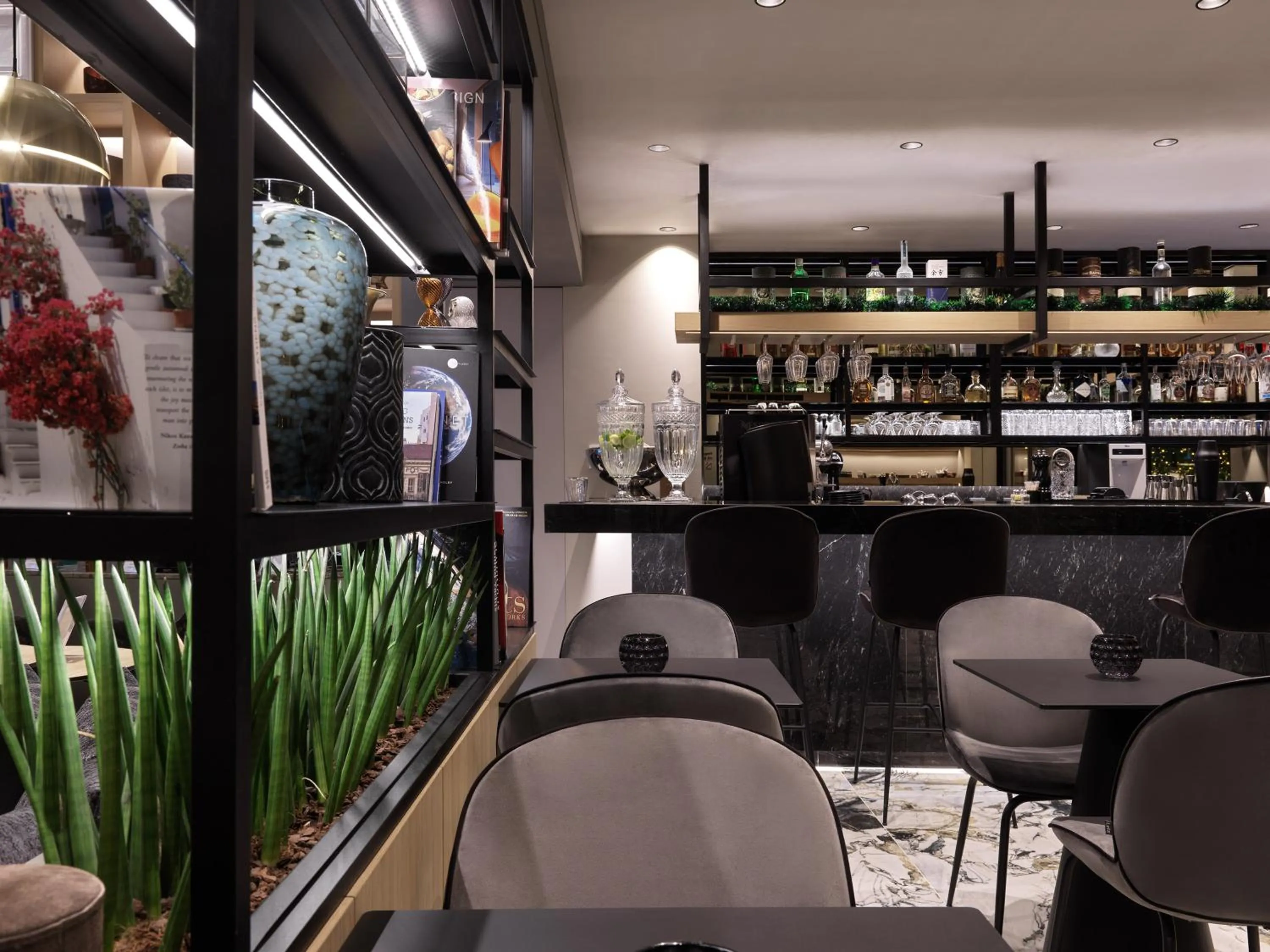 Restaurant/places to eat in Heritage Hill Hotel