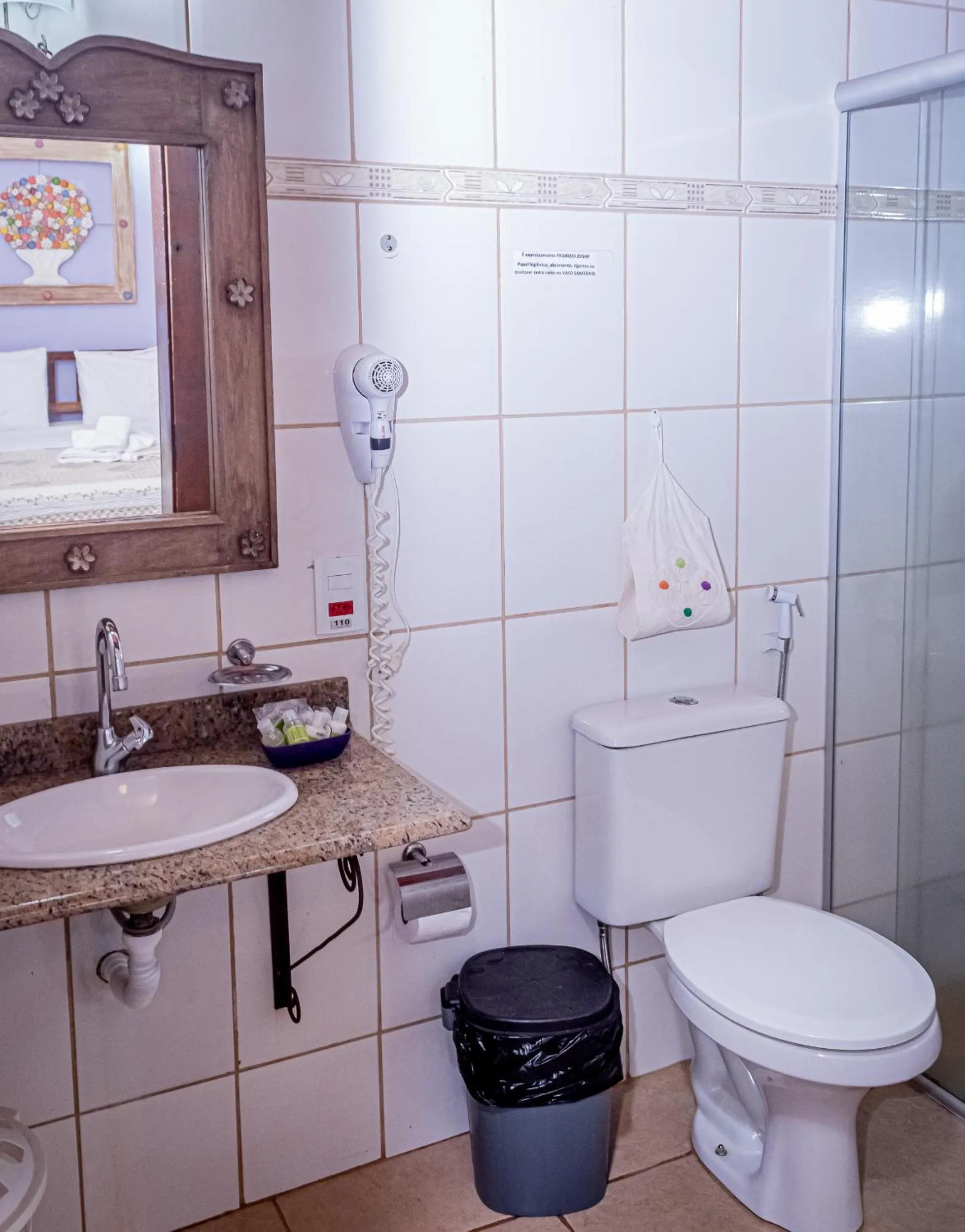 Toilet in Casa de Violeta Pousada