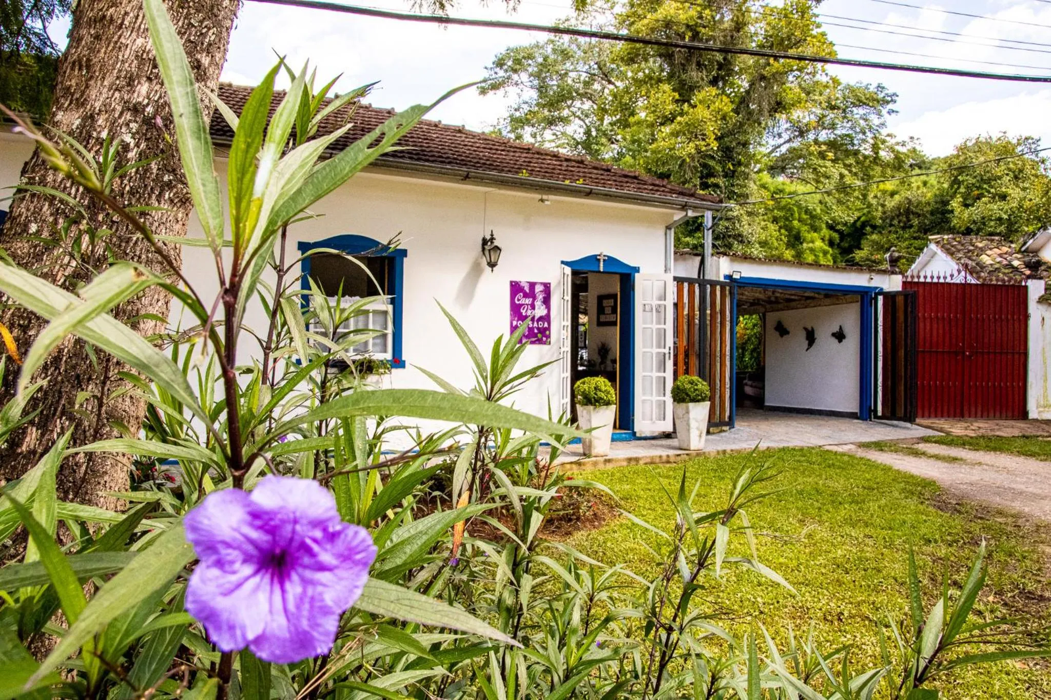 Property building in Casa de Violeta Pousada