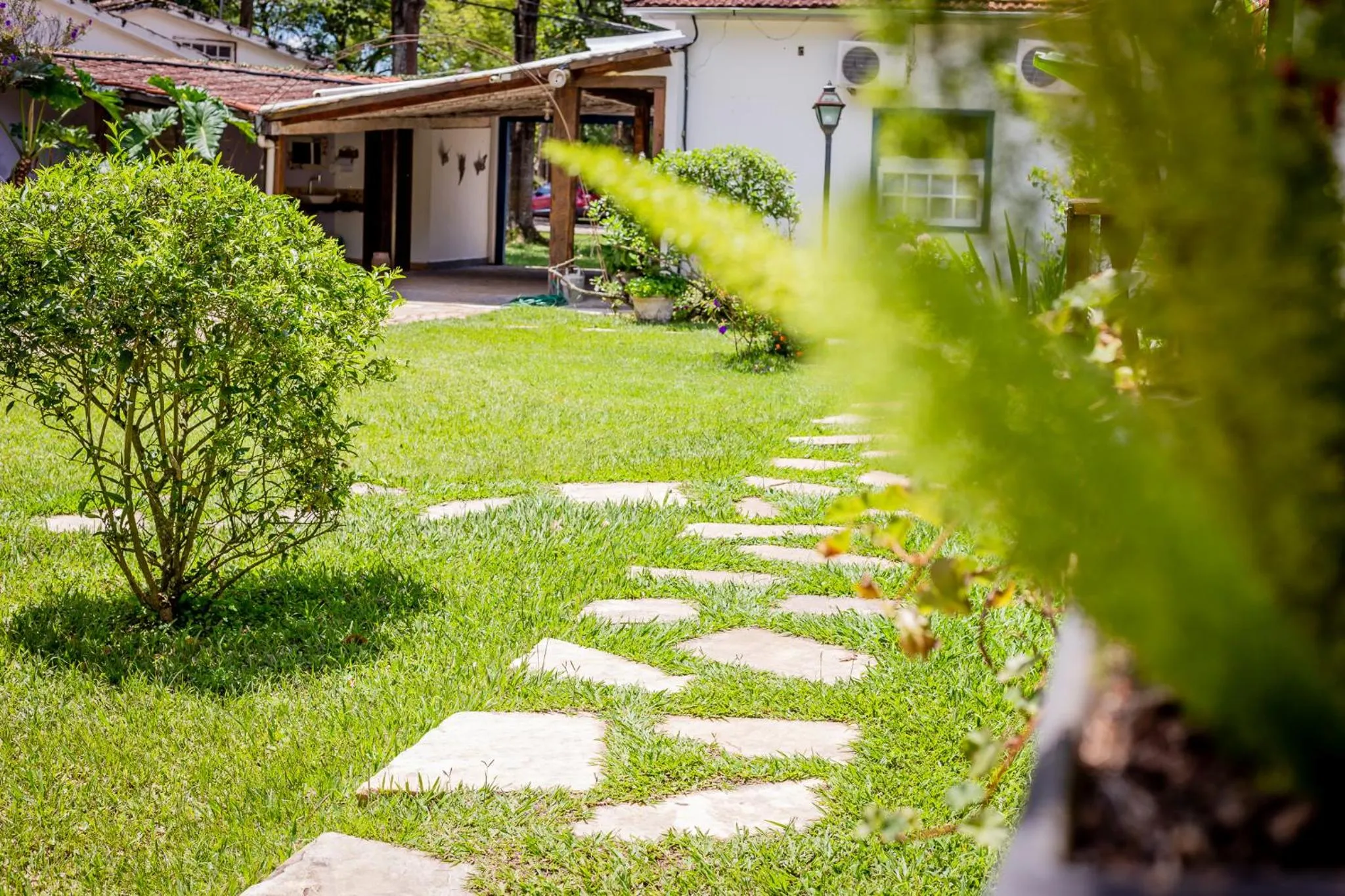Garden view in Casa de Violeta Pousada