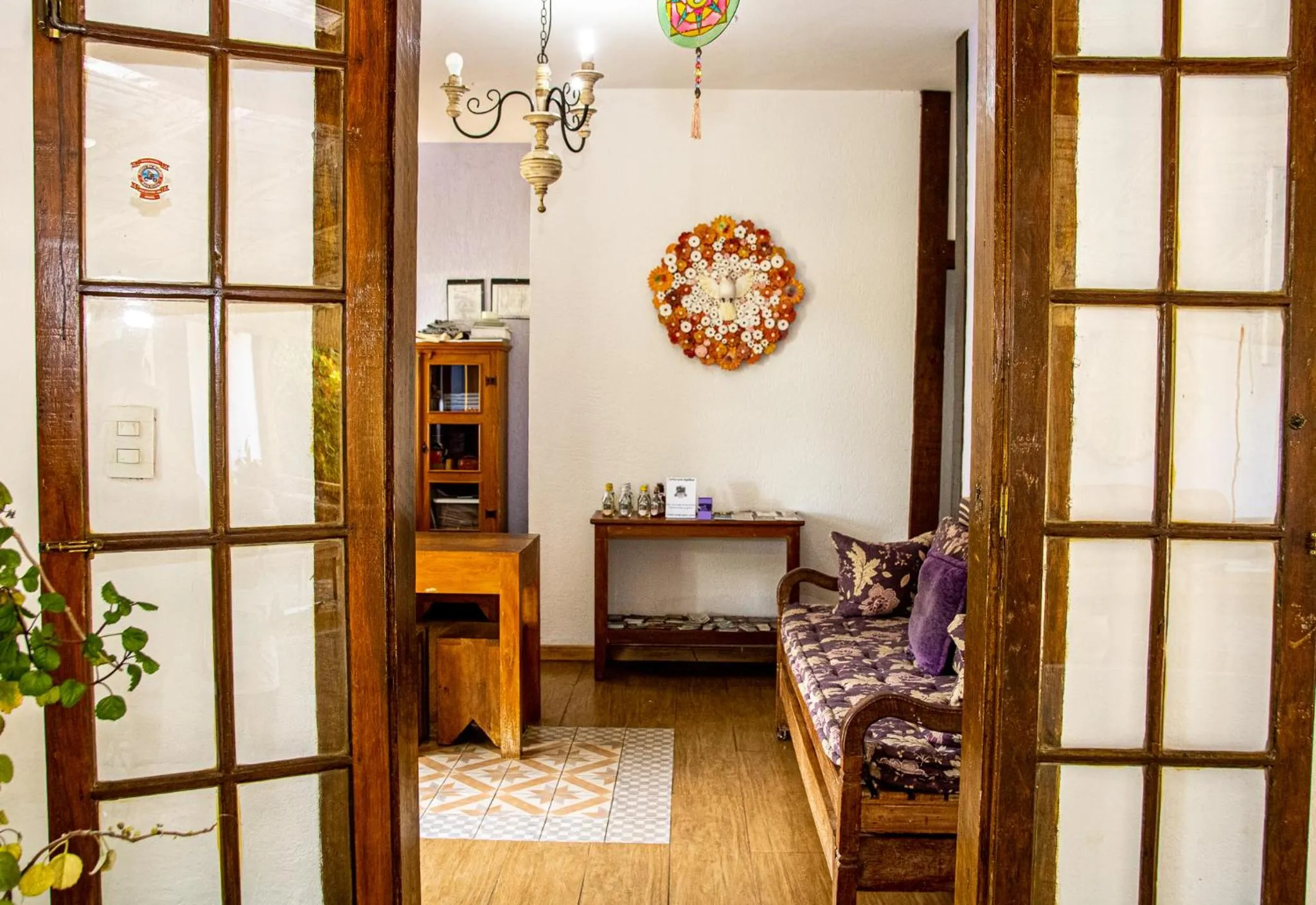 Seating area, Bed in Casa de Violeta Pousada
