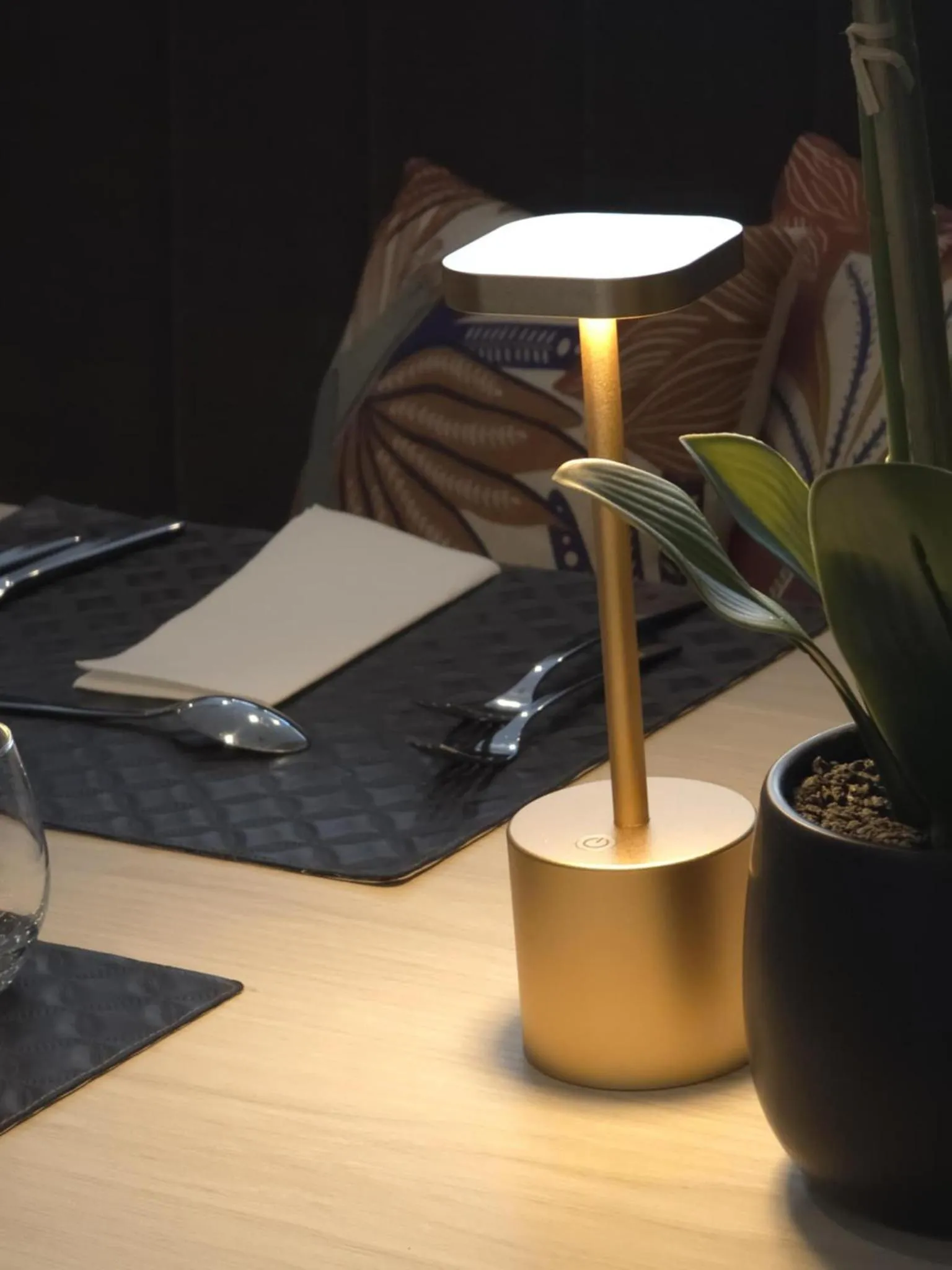 Restaurant/places to eat in Logis Hôtel Restaurant Le Quai Fleuri