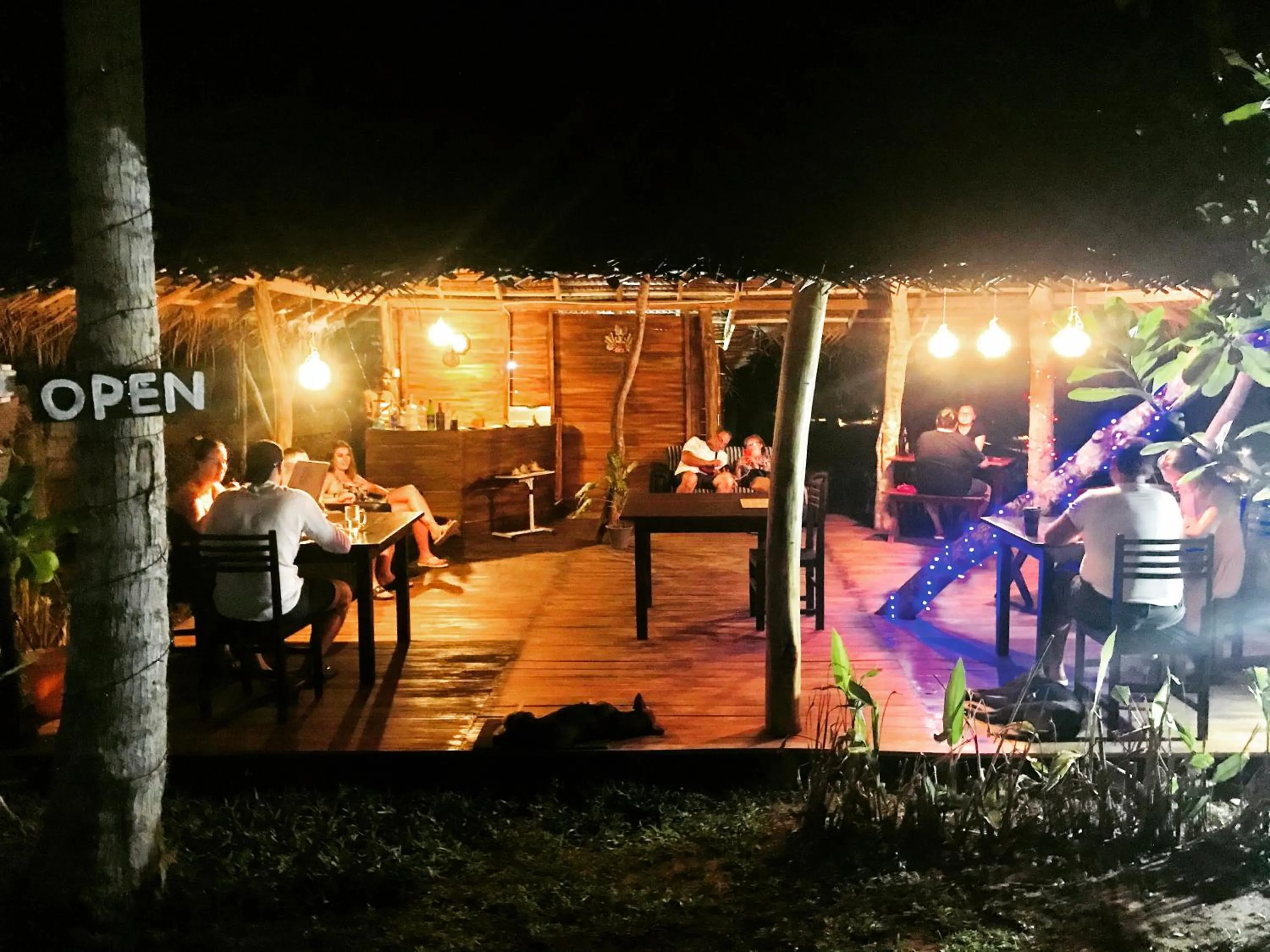 Restaurant/places to eat in Ashansa Lagoon Resort