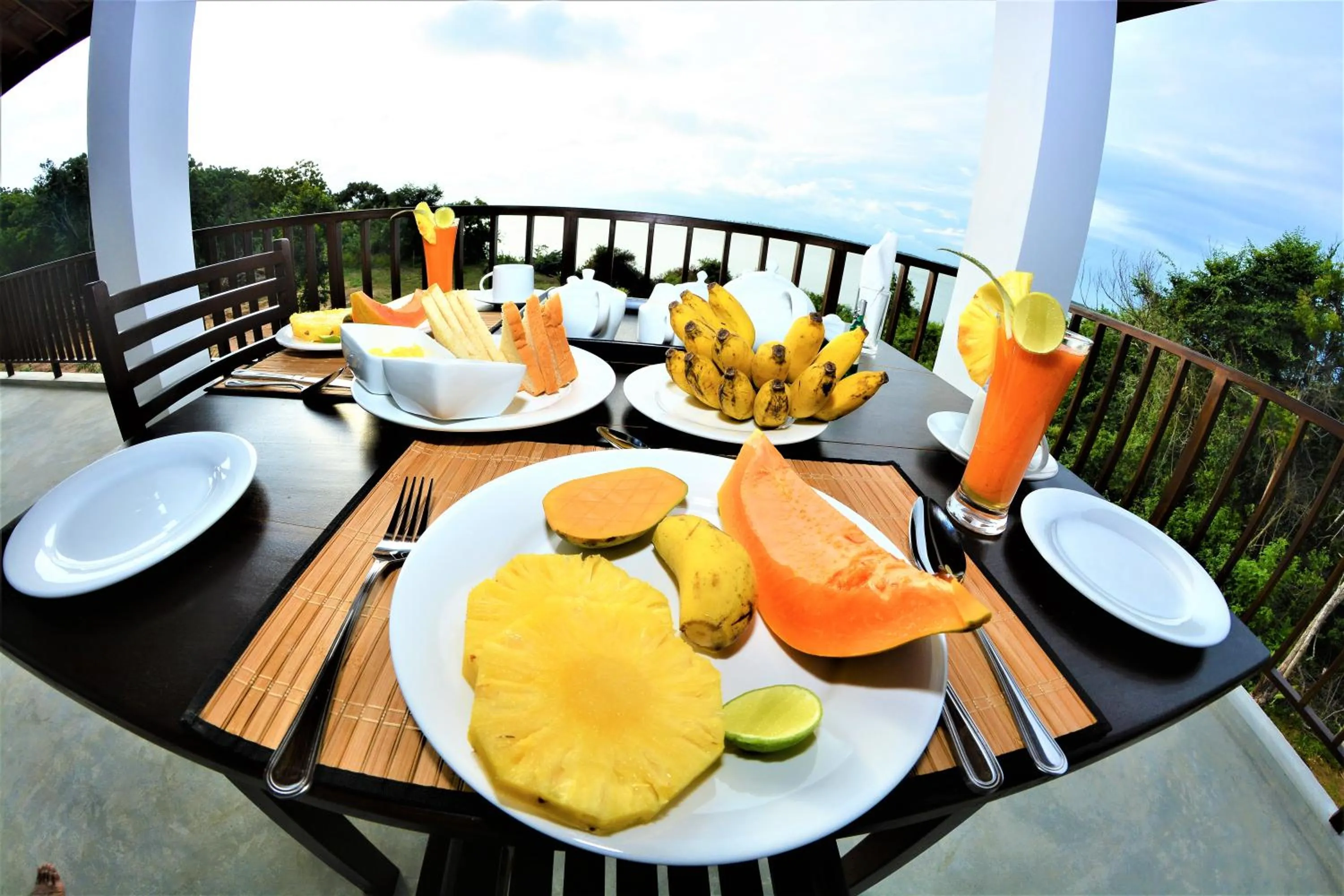 Food and drinks in Ashansa Lagoon Resort