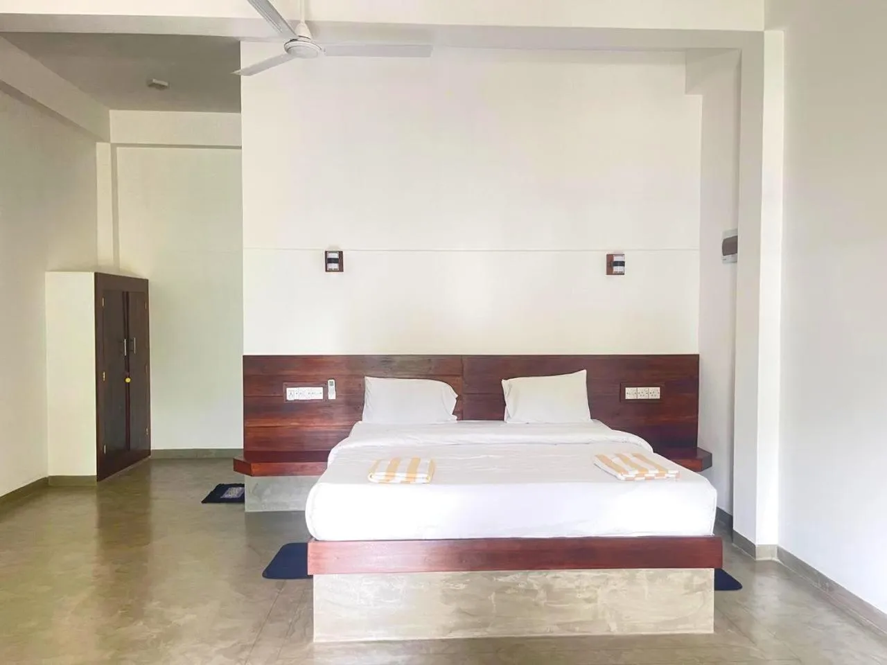 Bed in Ashansa Lagoon Resort