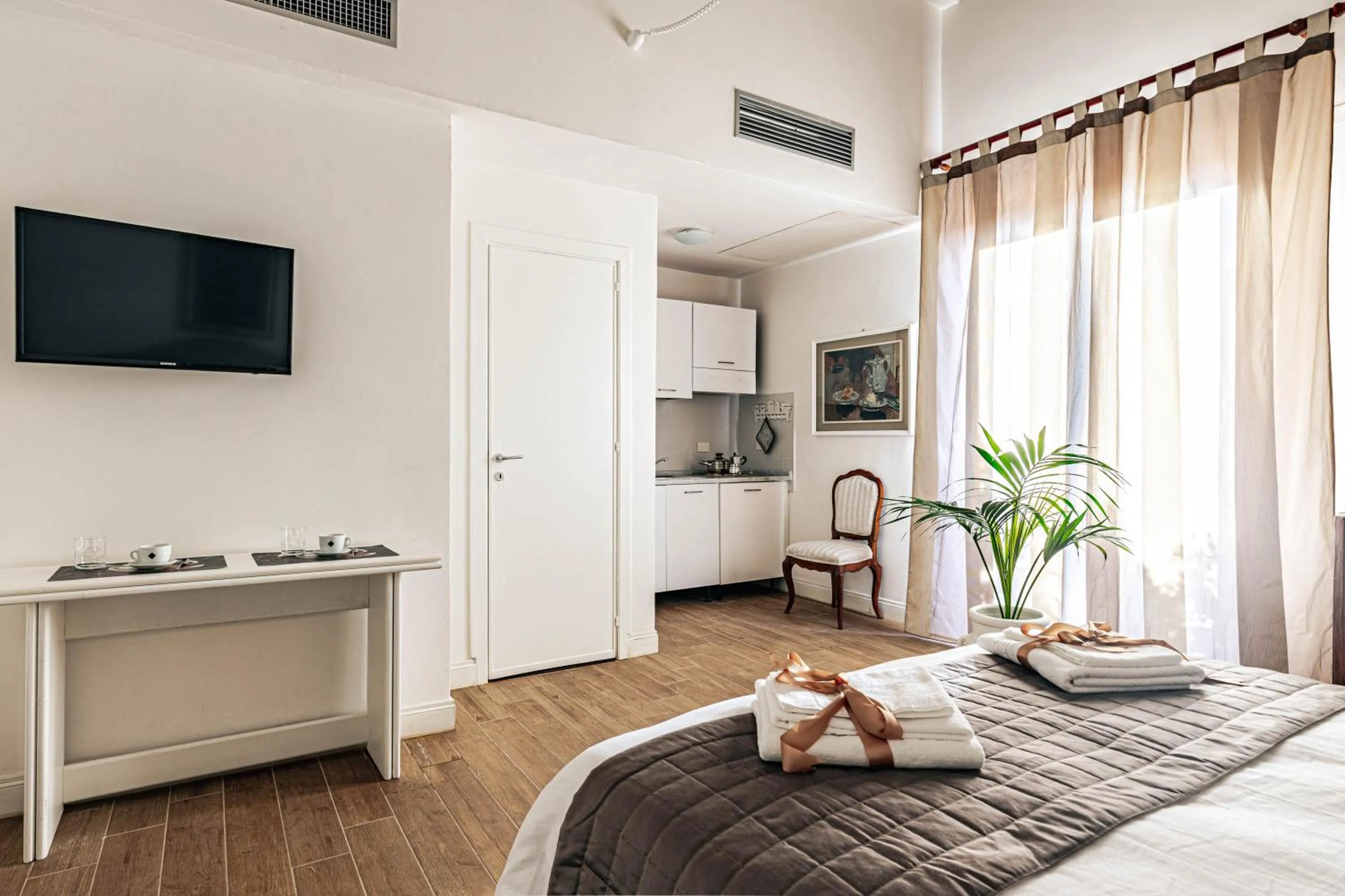TV and multimedia, Bed in Giulio Cesare 14, Residence