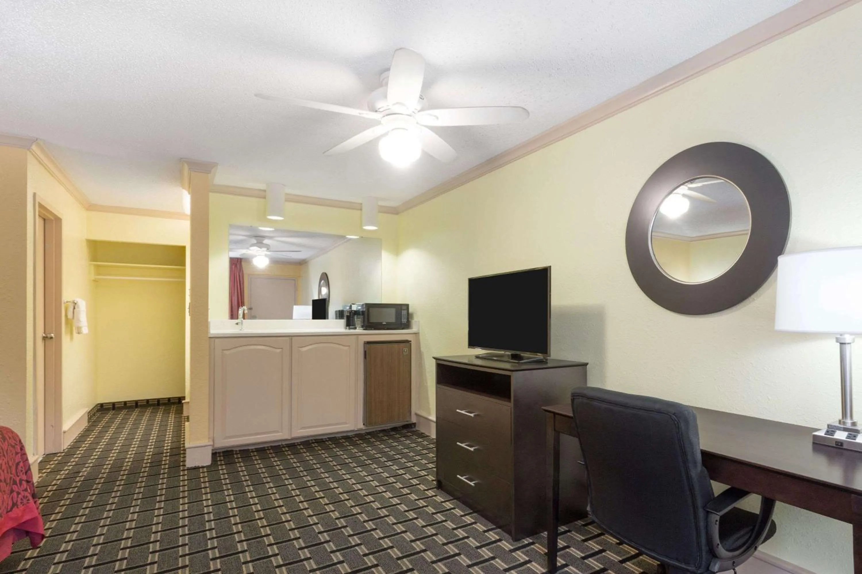 Photo of the whole room in Days Inn by Wyndham Savannah Airport