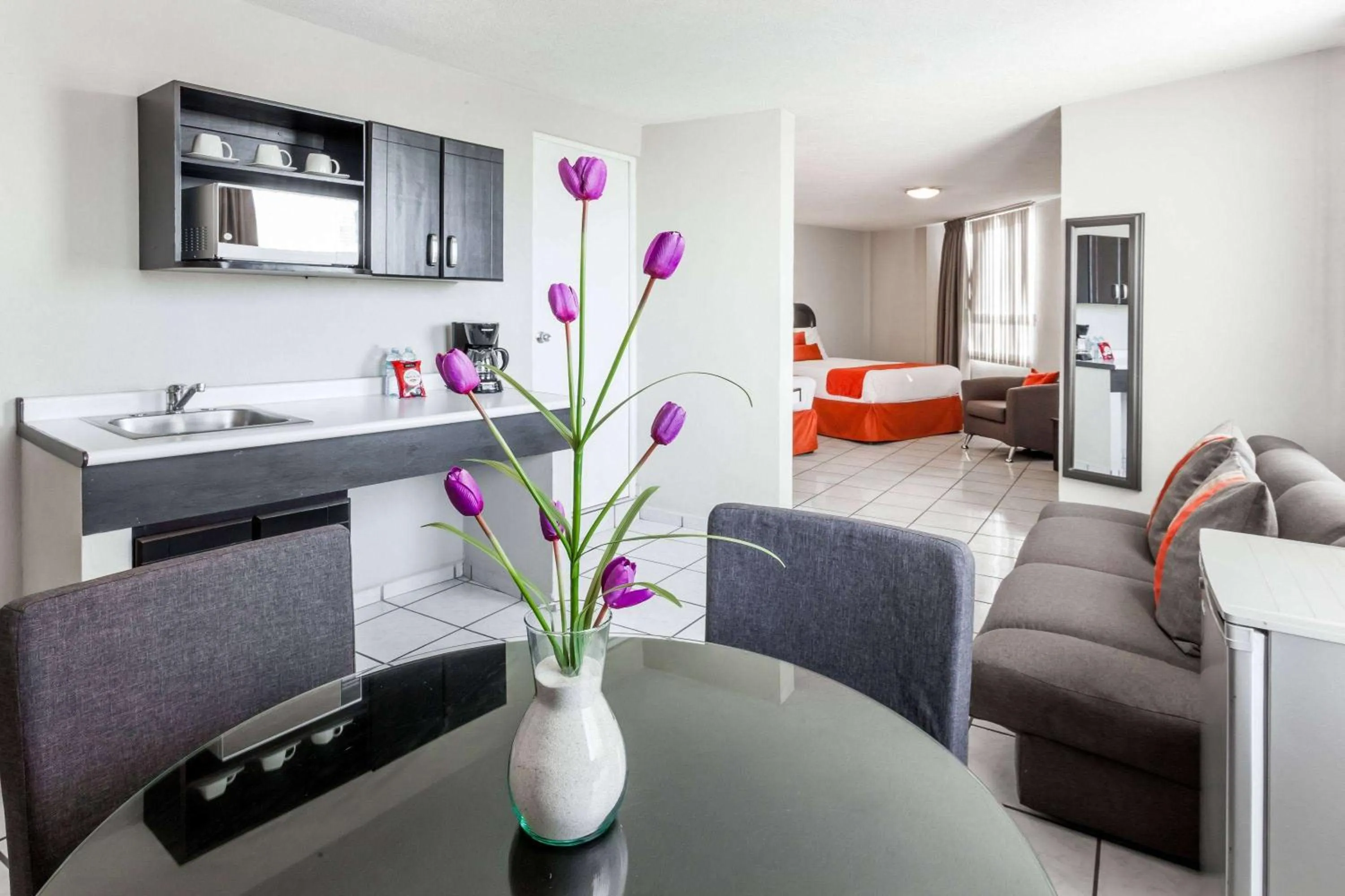 Photo of the whole room in Howard Johnson by Wyndham Guanajuato Leon Avenida