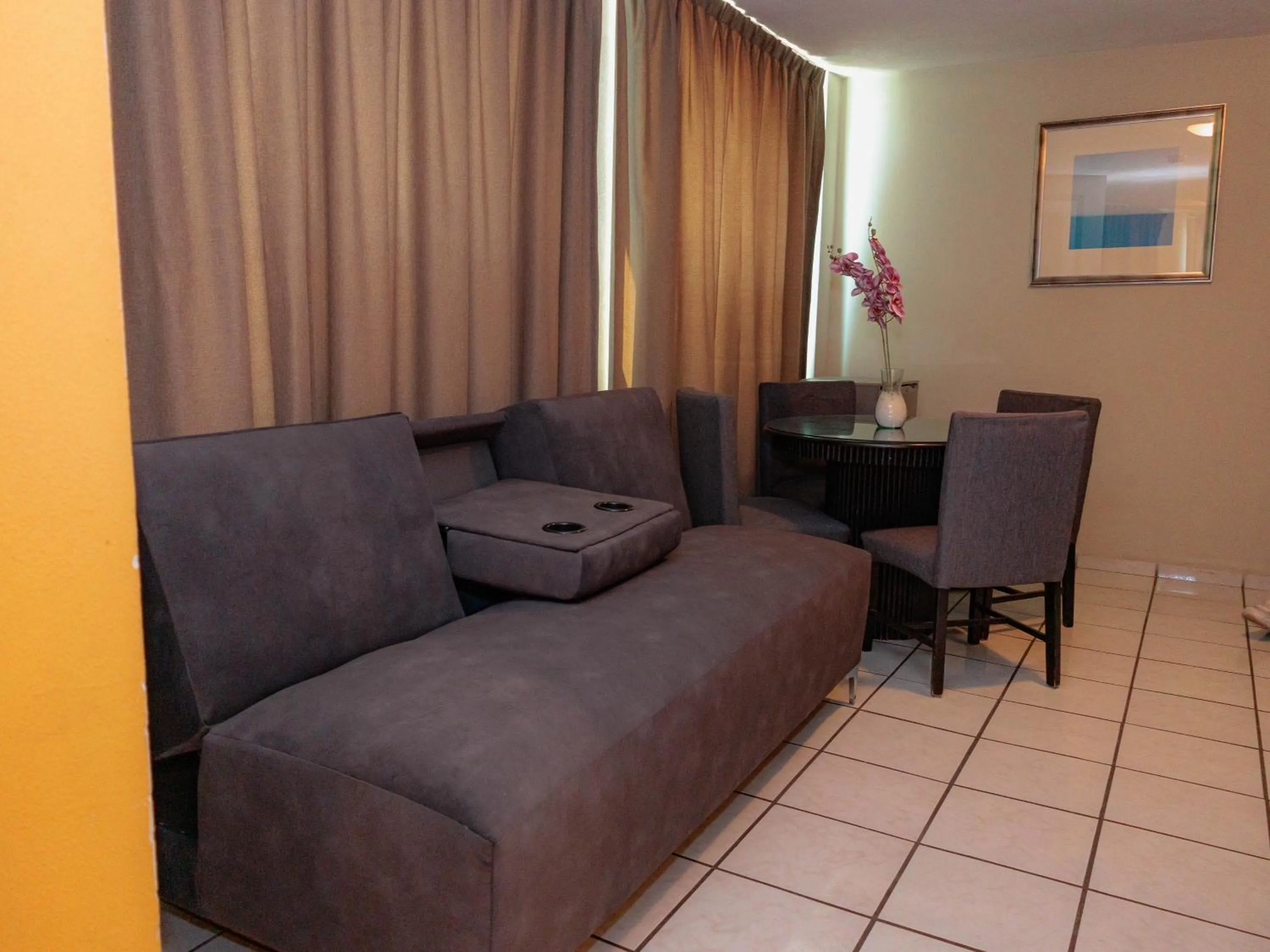 Living room in Howard Johnson by Wyndham Guanajuato Leon Avenida