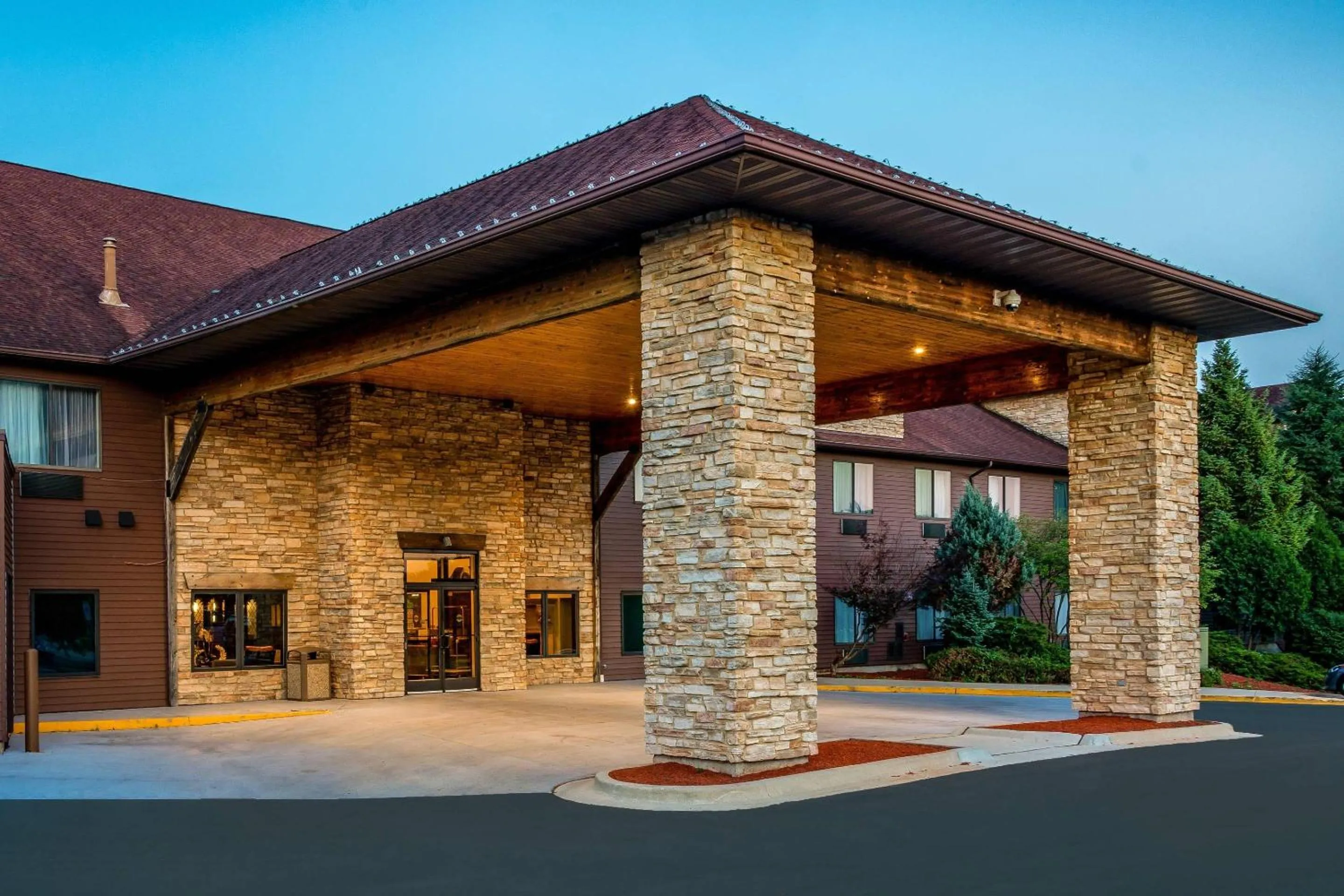 Property building in Riverview Inn & Suites, an Ascend Collection Hotel