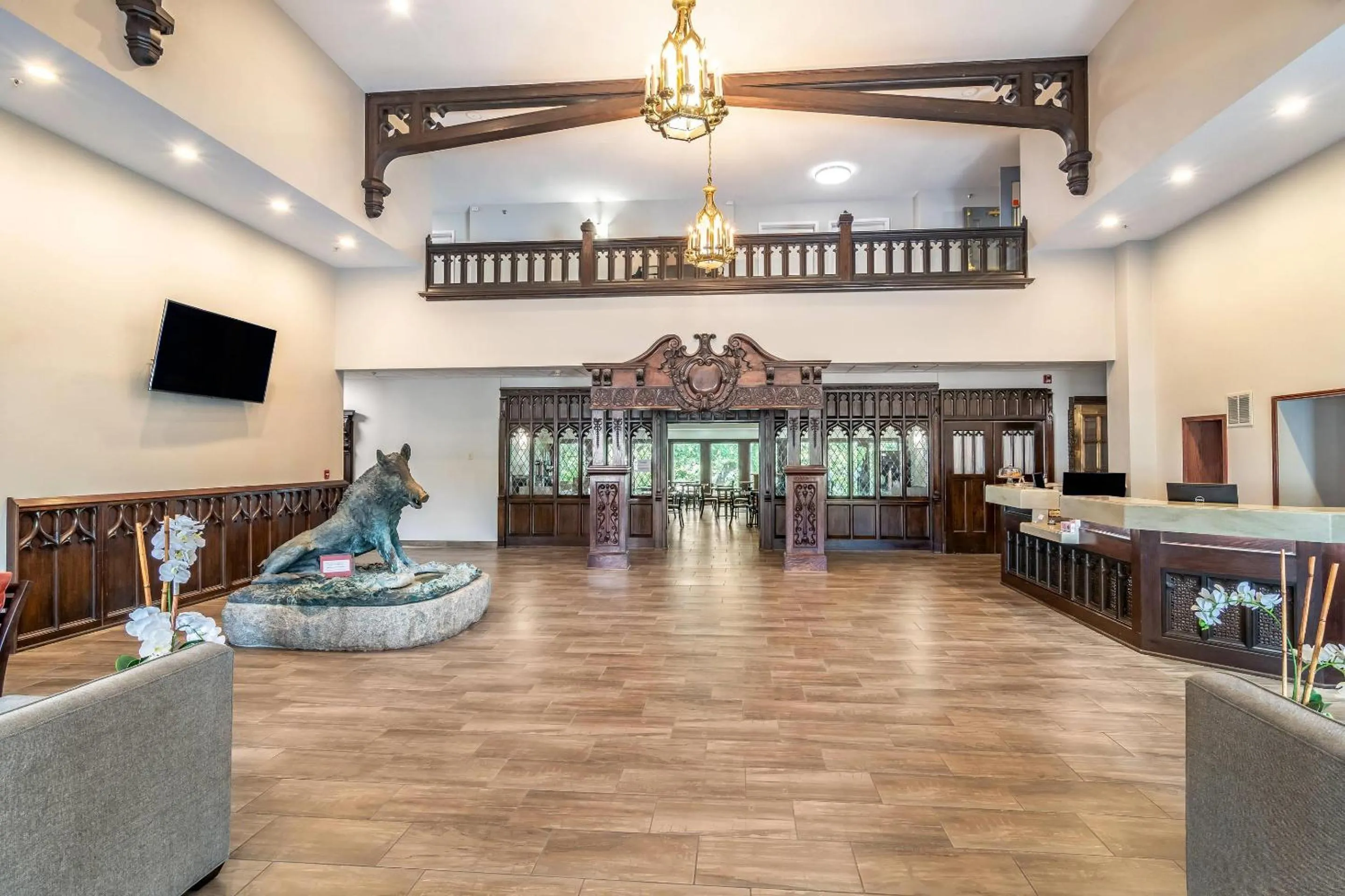 Lobby or reception in Riverview Inn & Suites, an Ascend Collection Hotel