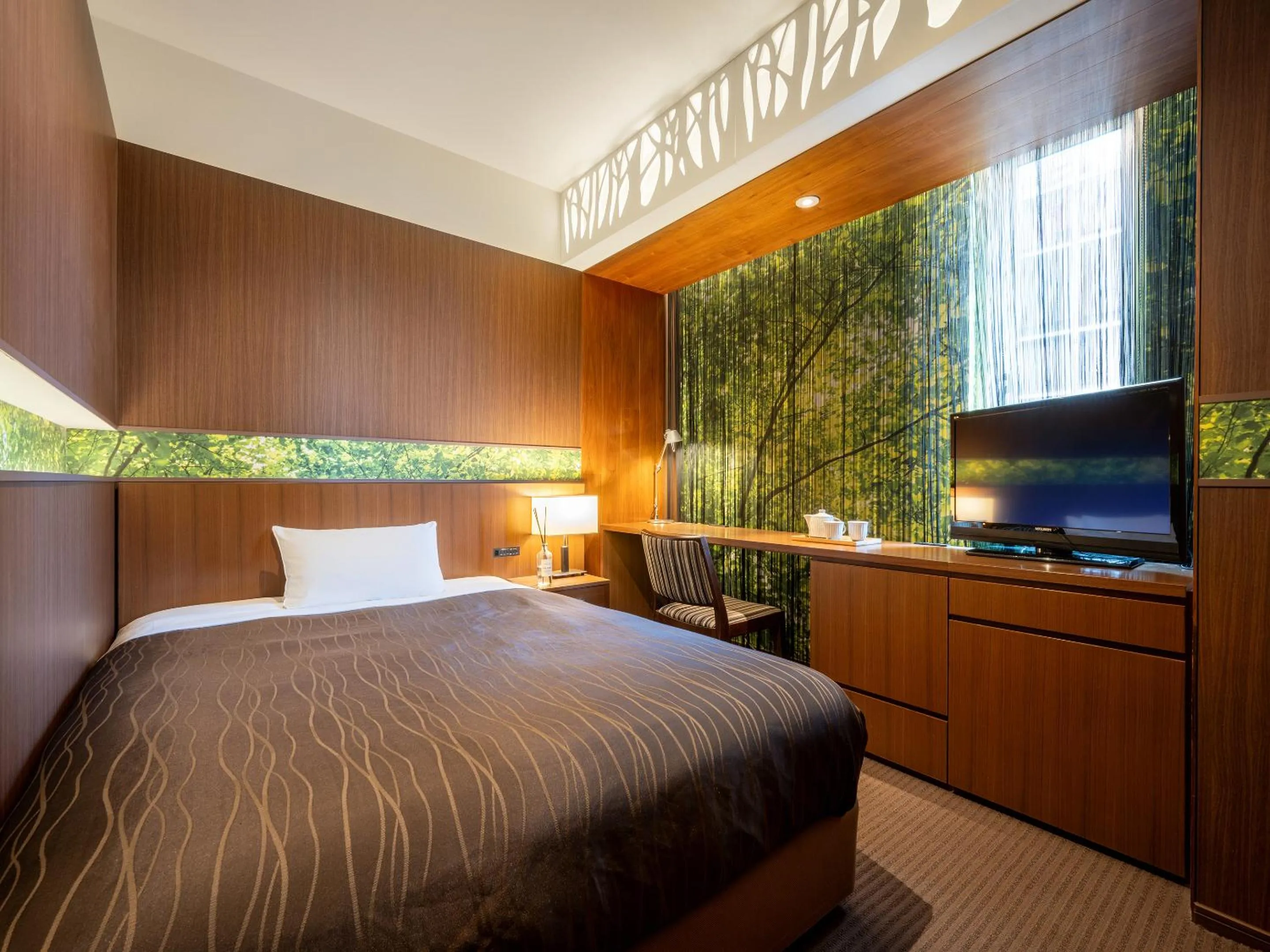 Photo of the whole room, Bed in Sendai Washington Hotel