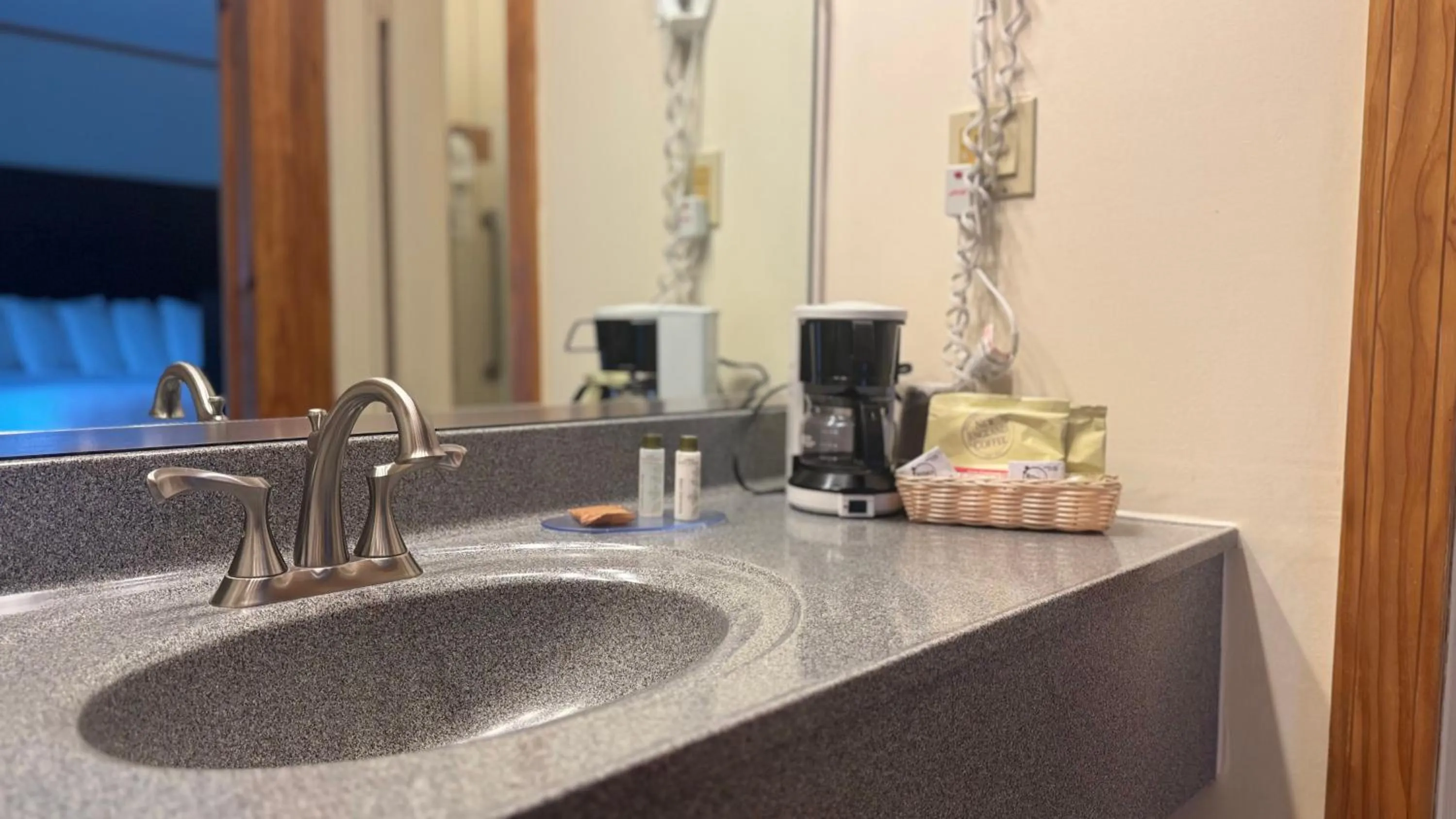 Coffee/tea facilities in Indian Head Resort