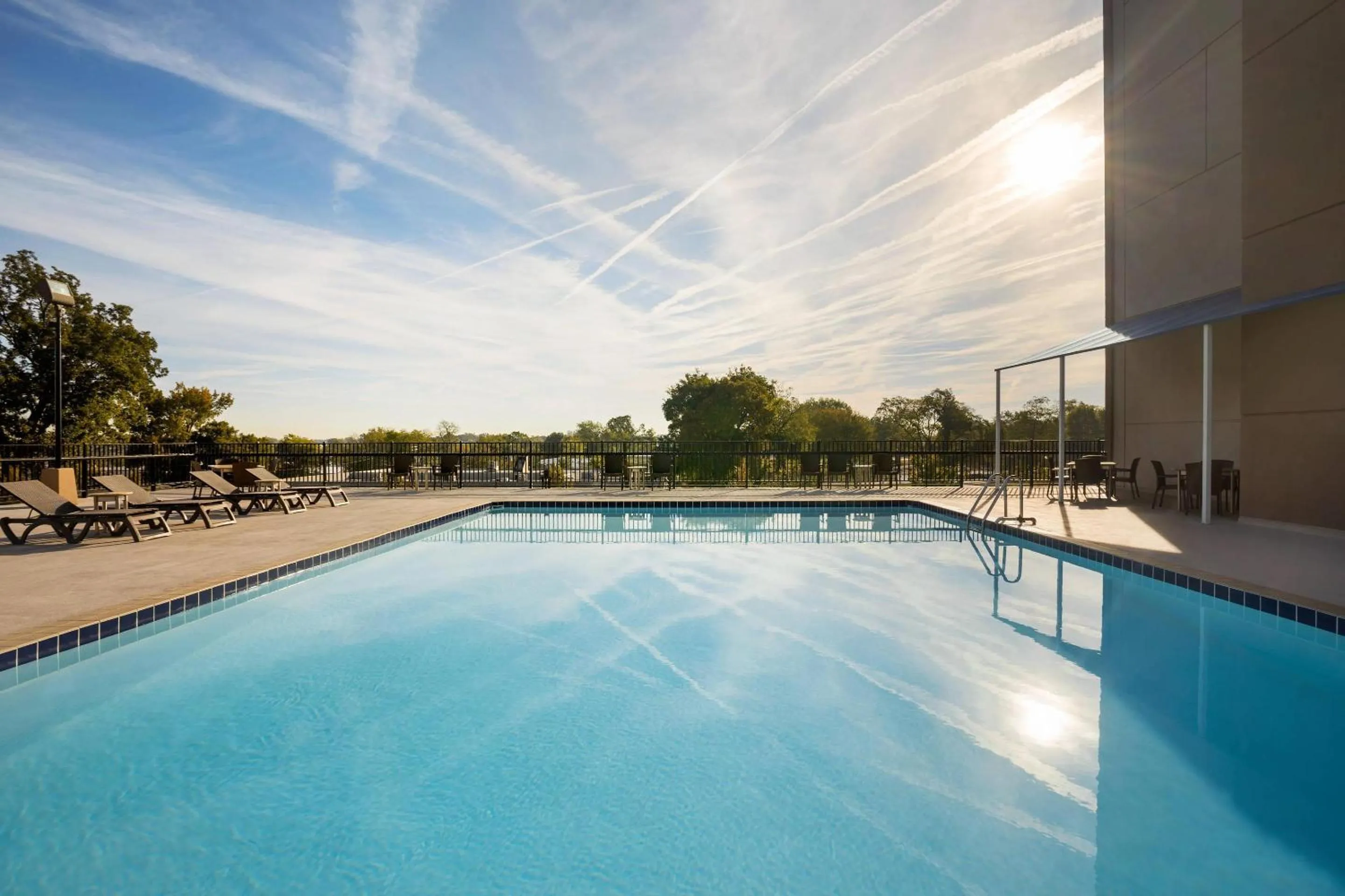 Swimming pool in Comfort Inn & Suites Presidential