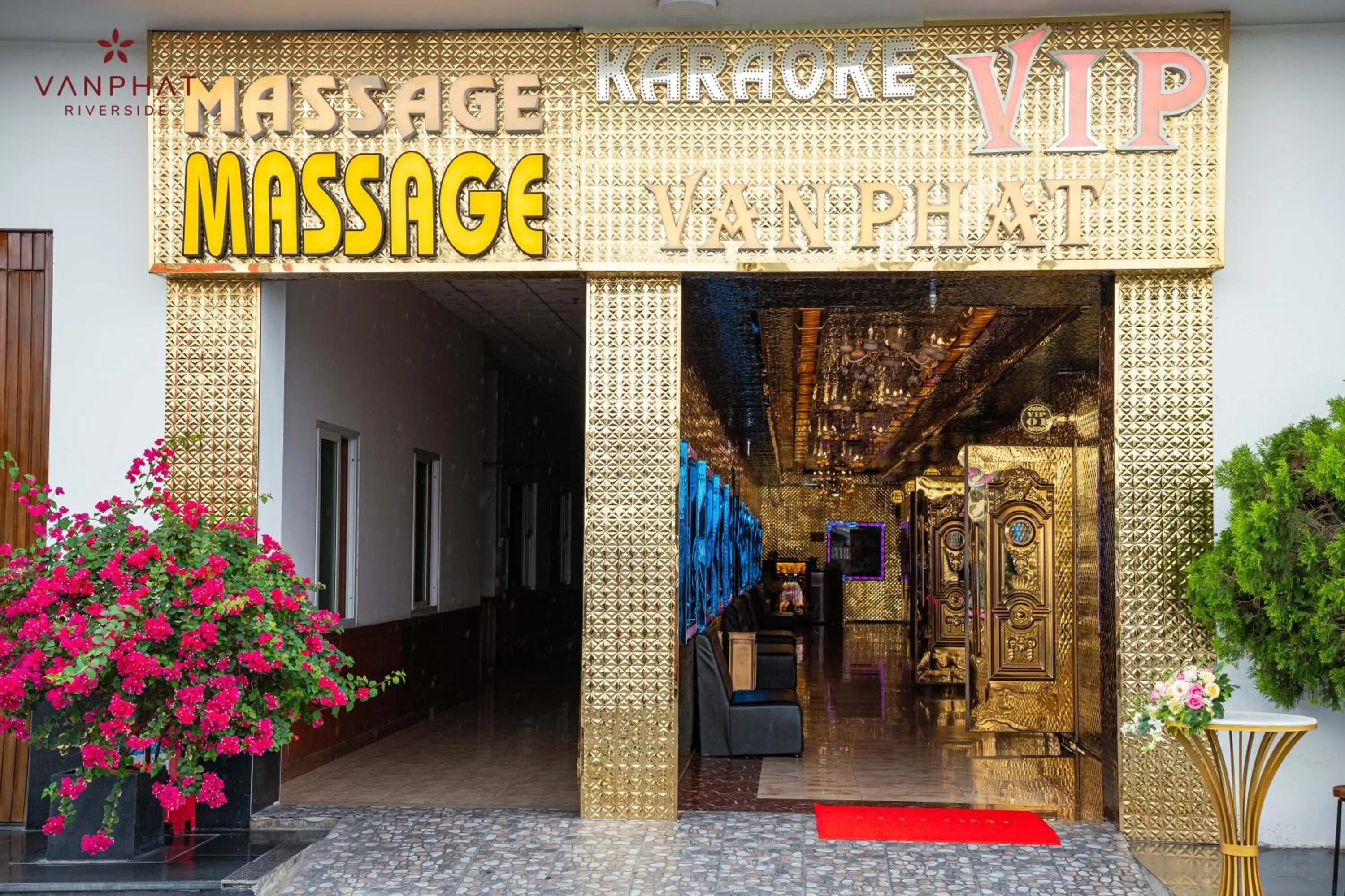 Text overlay in Van Phat Riverside Hotel