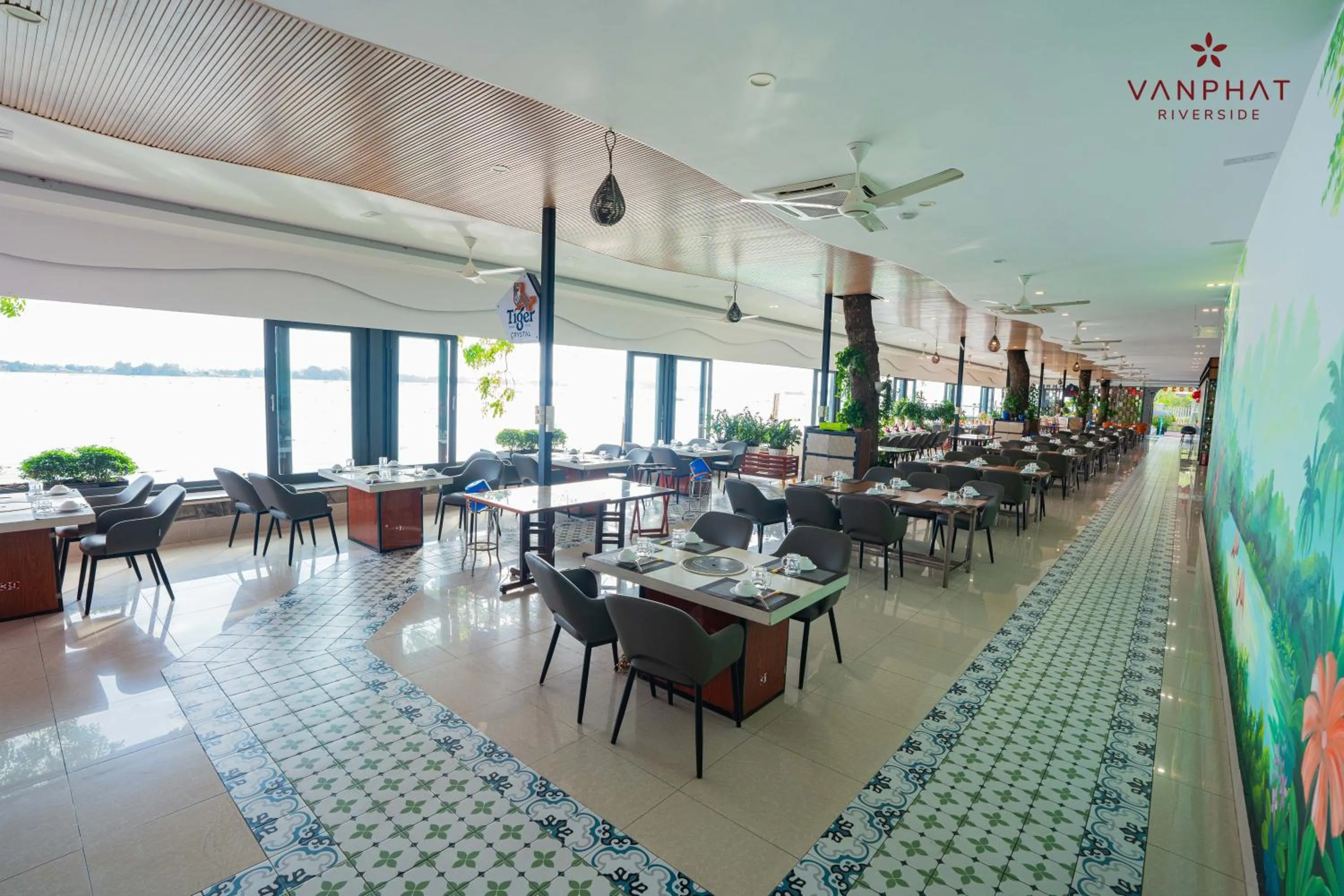 Restaurant/places to eat in Van Phat Riverside Hotel