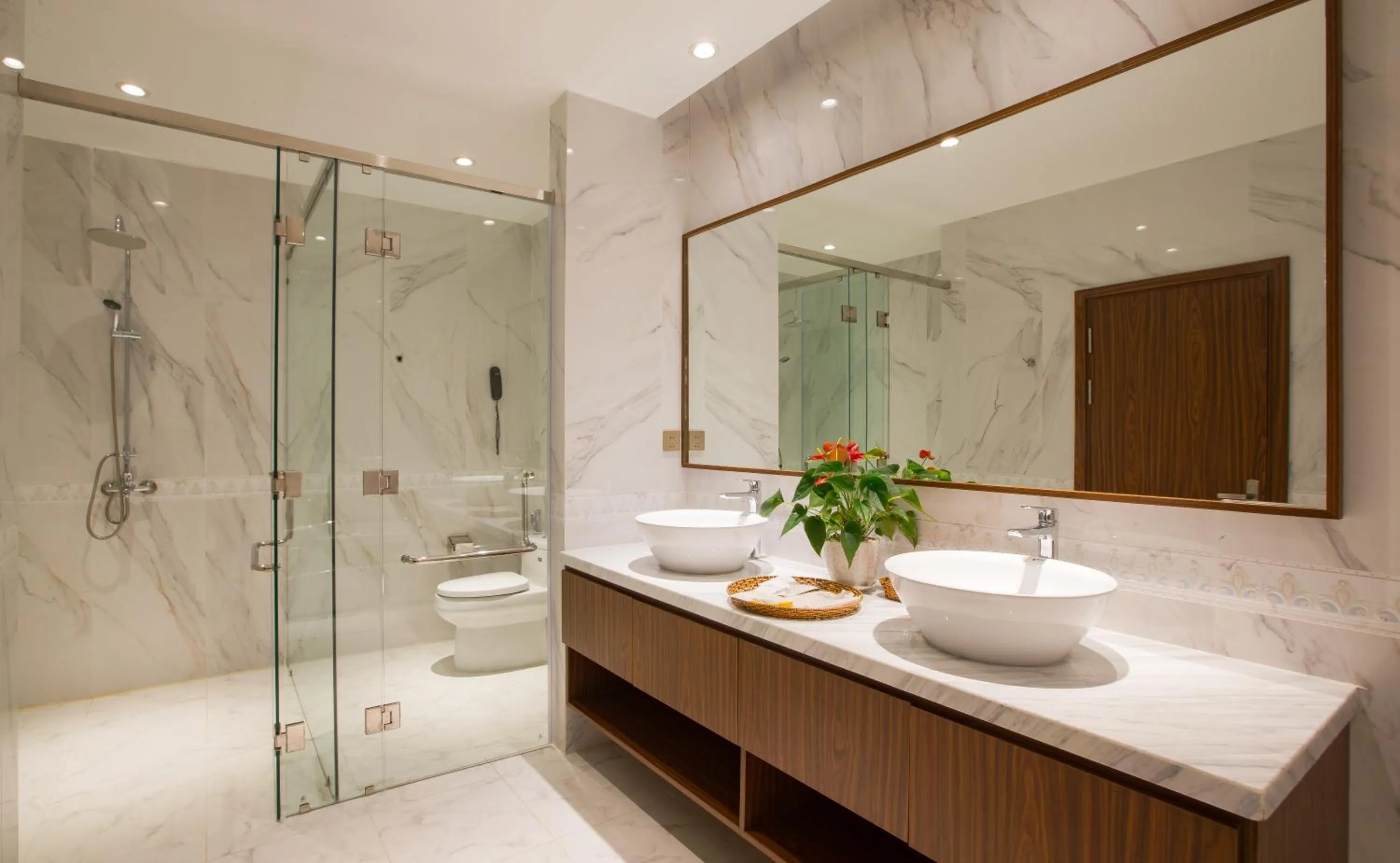 Shower in Van Phat Riverside Hotel