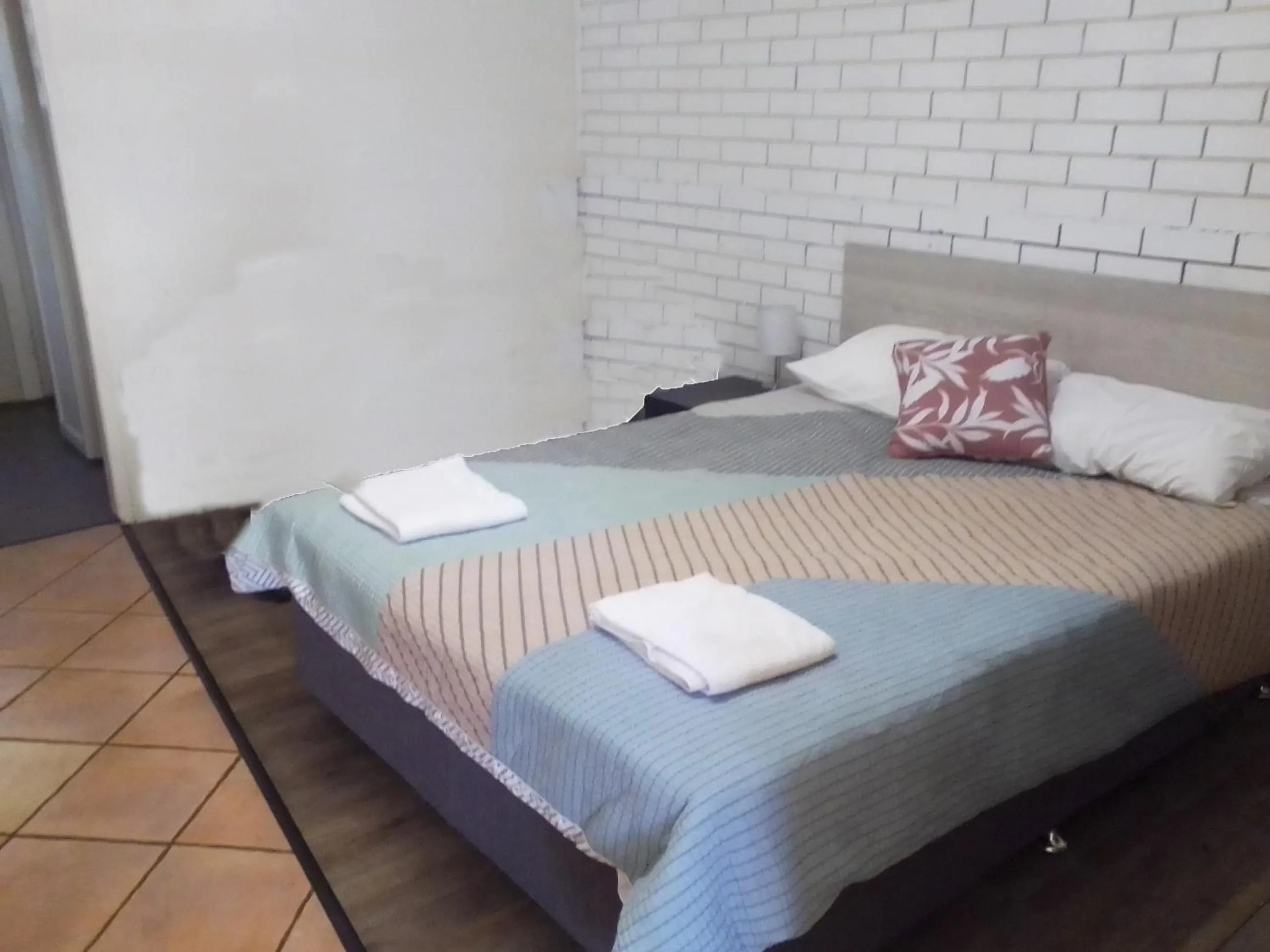 Bed in Paradise Motel