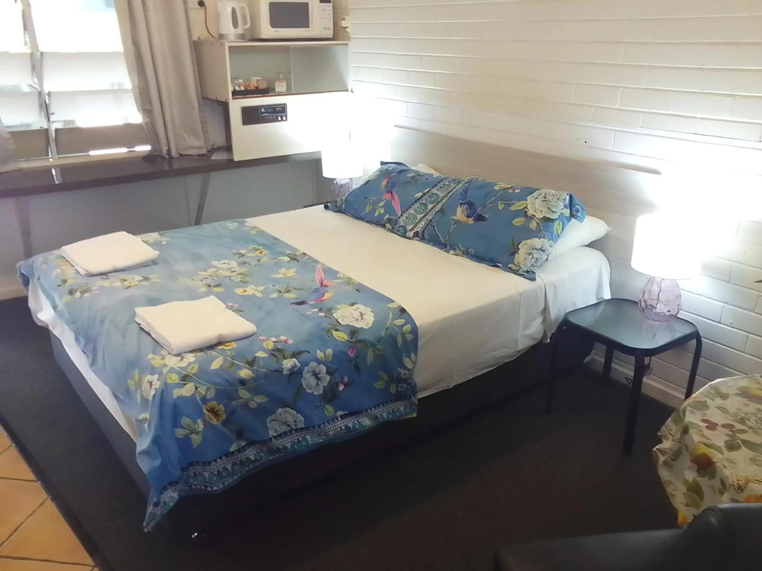 Bed in Paradise Motel