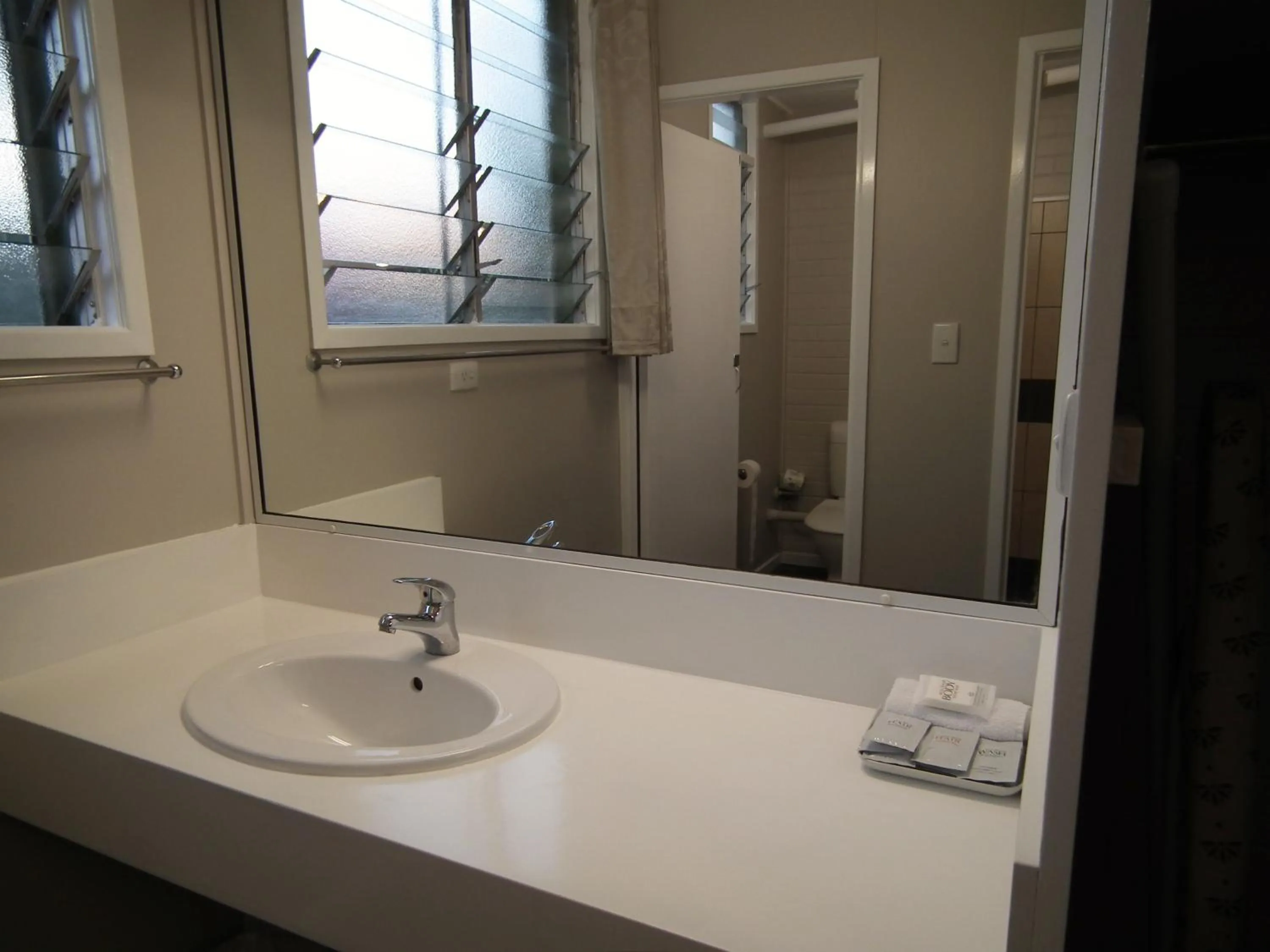 Bathroom in Paradise Motel