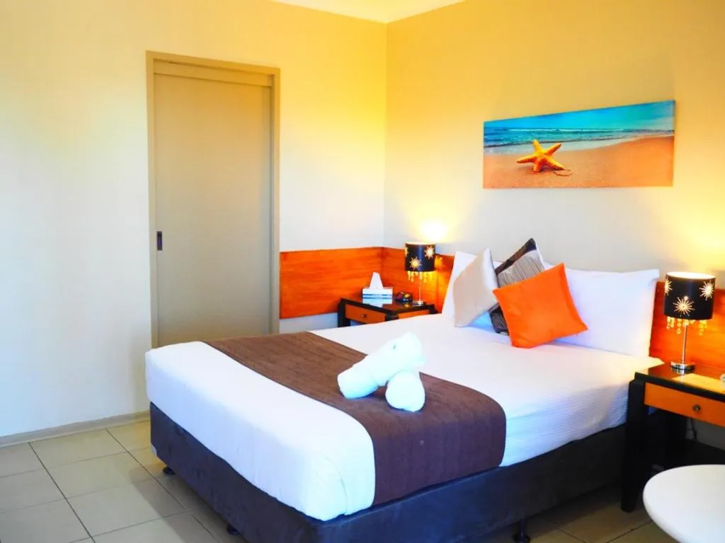 Bed in Bella Vista Motel