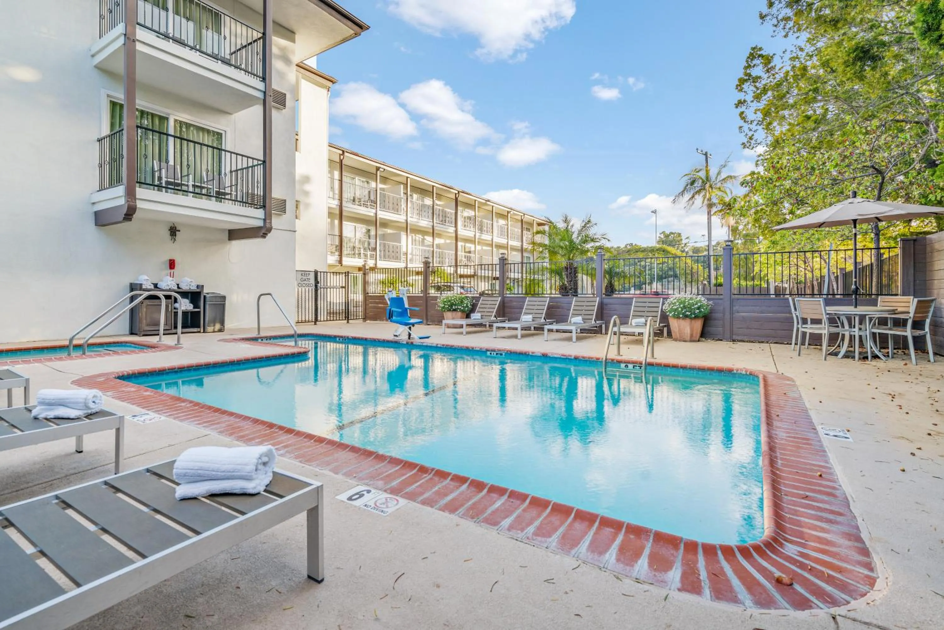 Swimming pool in Avania Inn of Santa Barbara