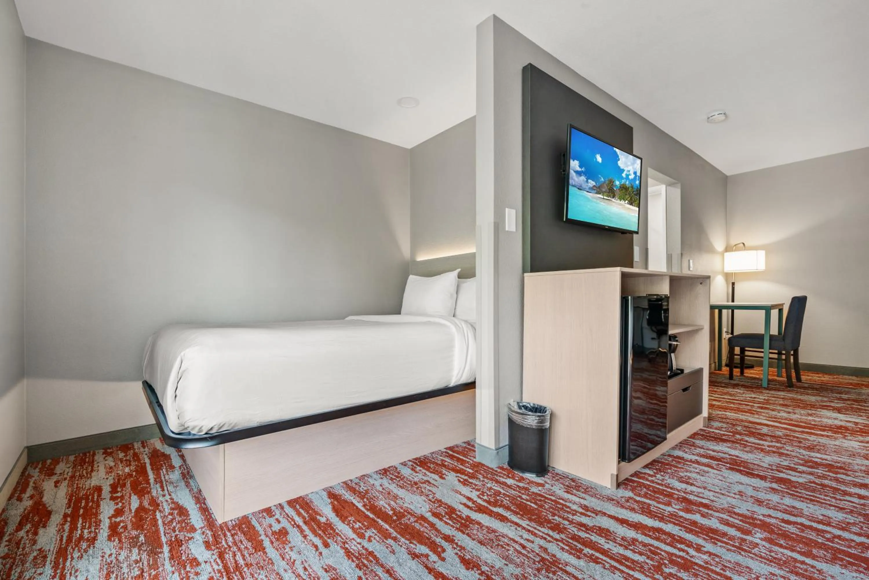 Bed in Avania Inn of Santa Barbara