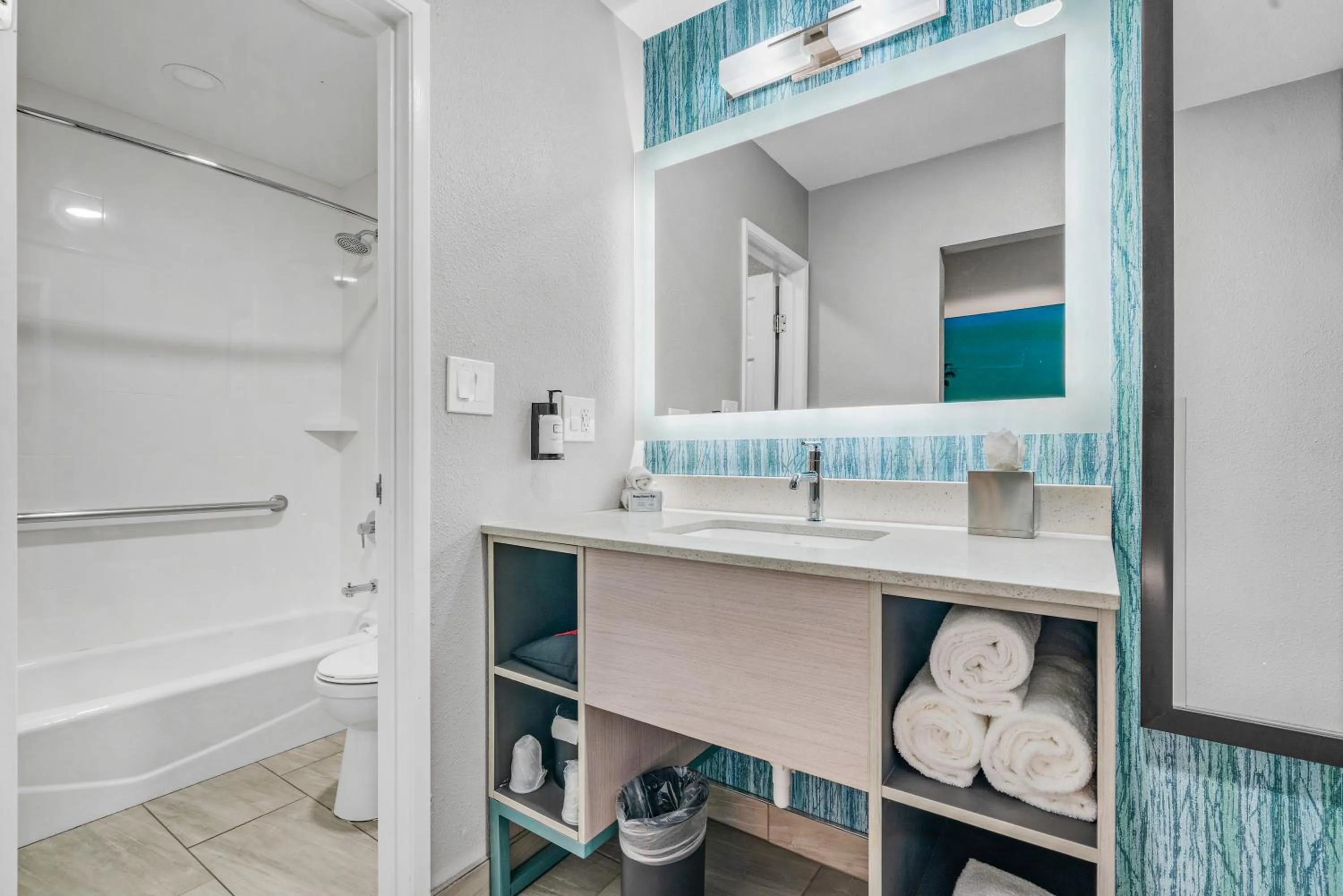 Bathroom in Avania Inn of Santa Barbara