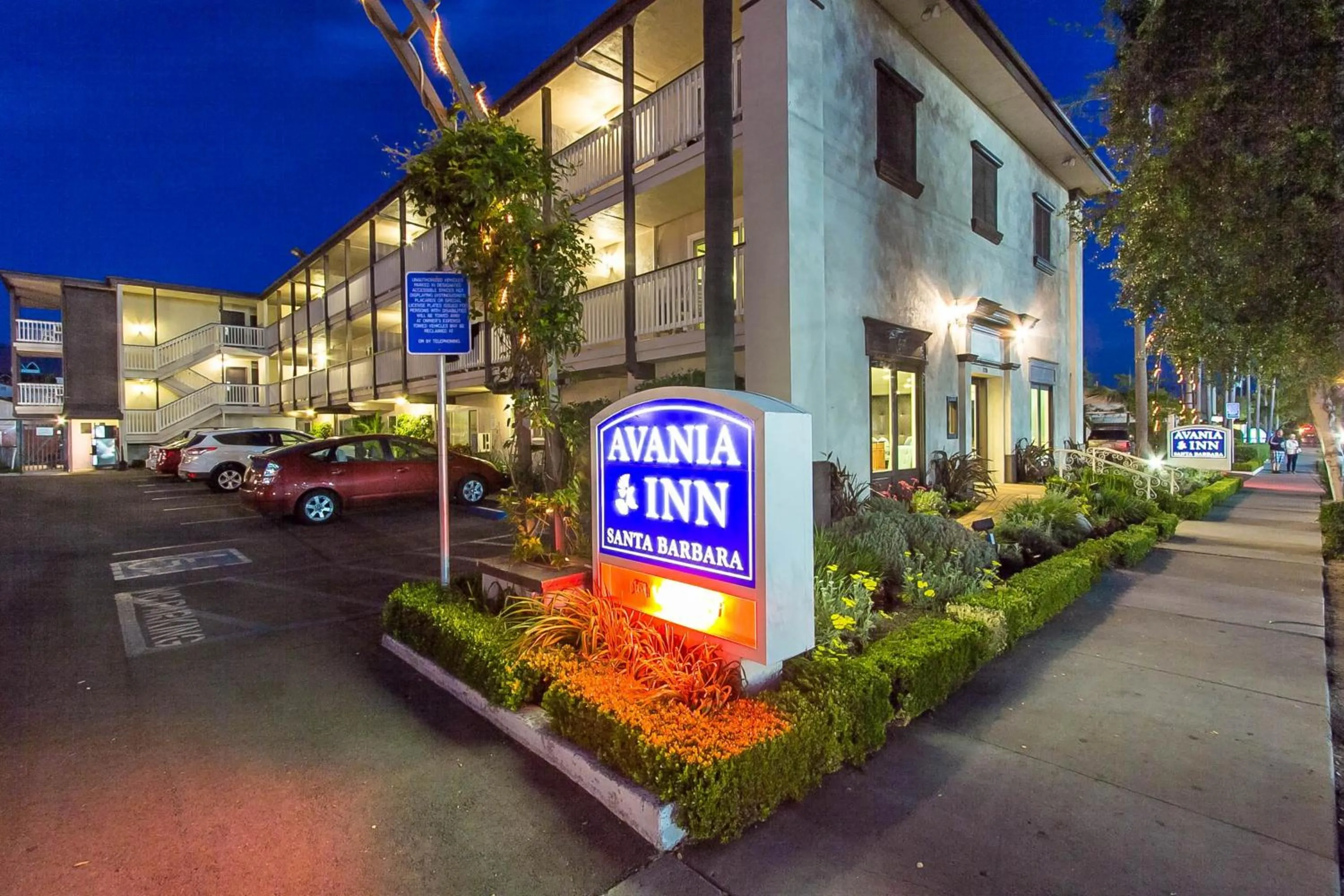 Facade/entrance in Avania Inn of Santa Barbara