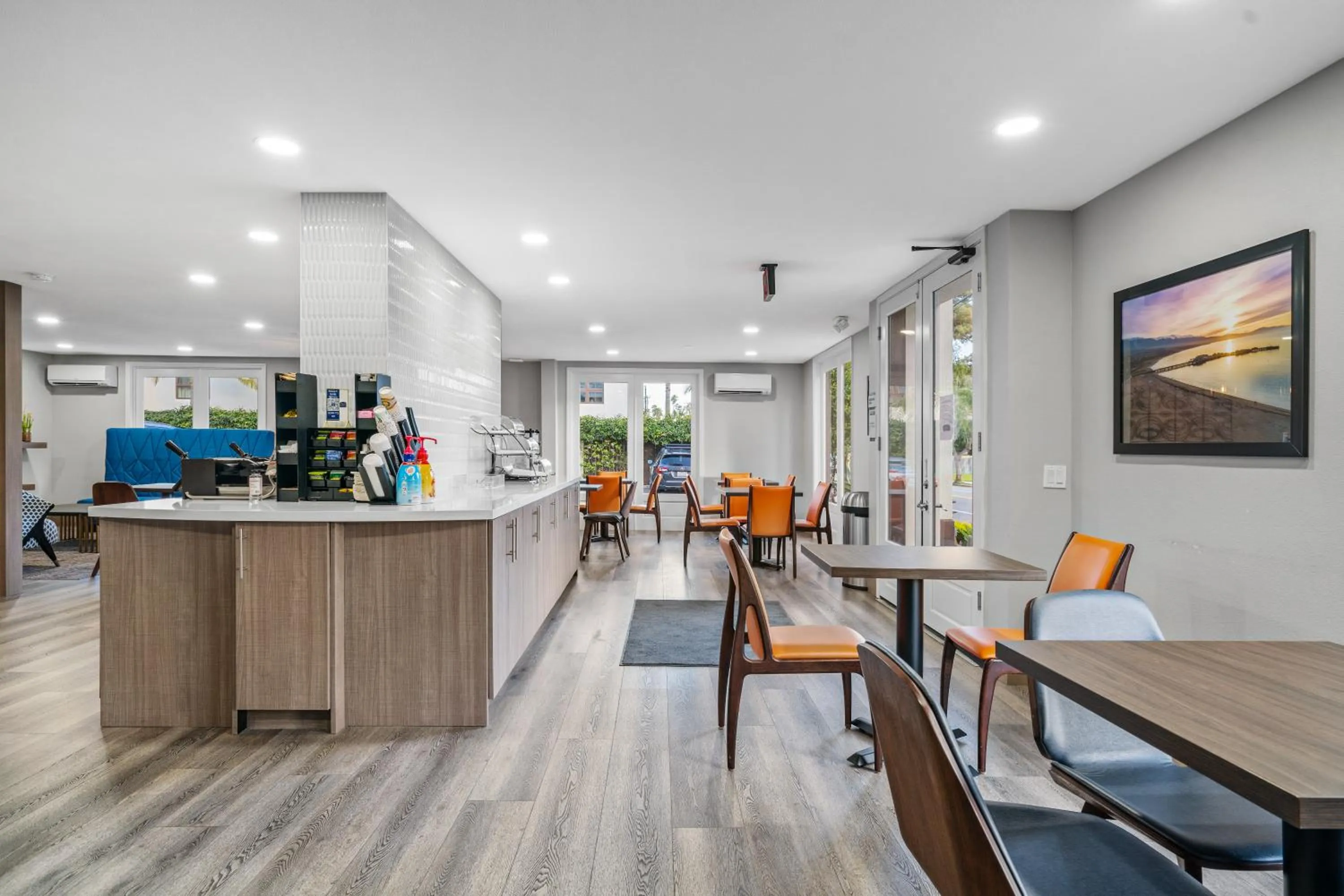 Lobby or reception in Avania Inn of Santa Barbara