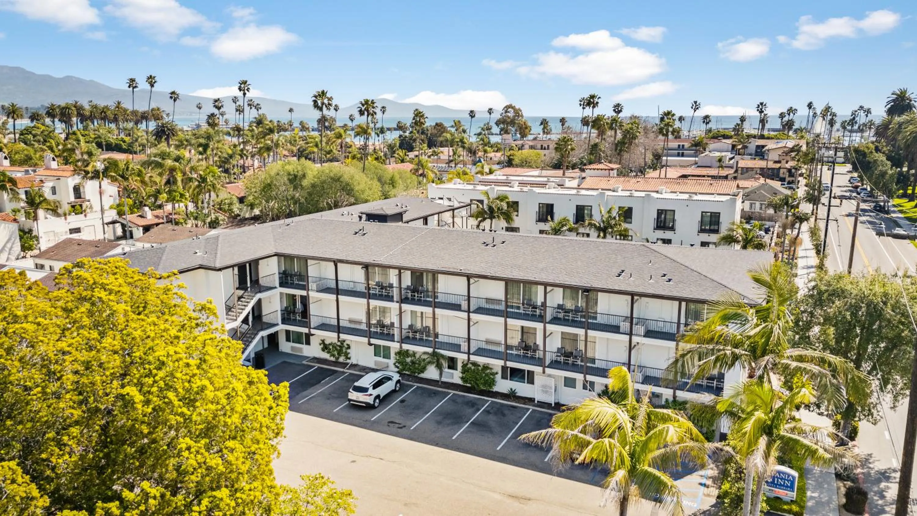 Property building in Avania Inn of Santa Barbara