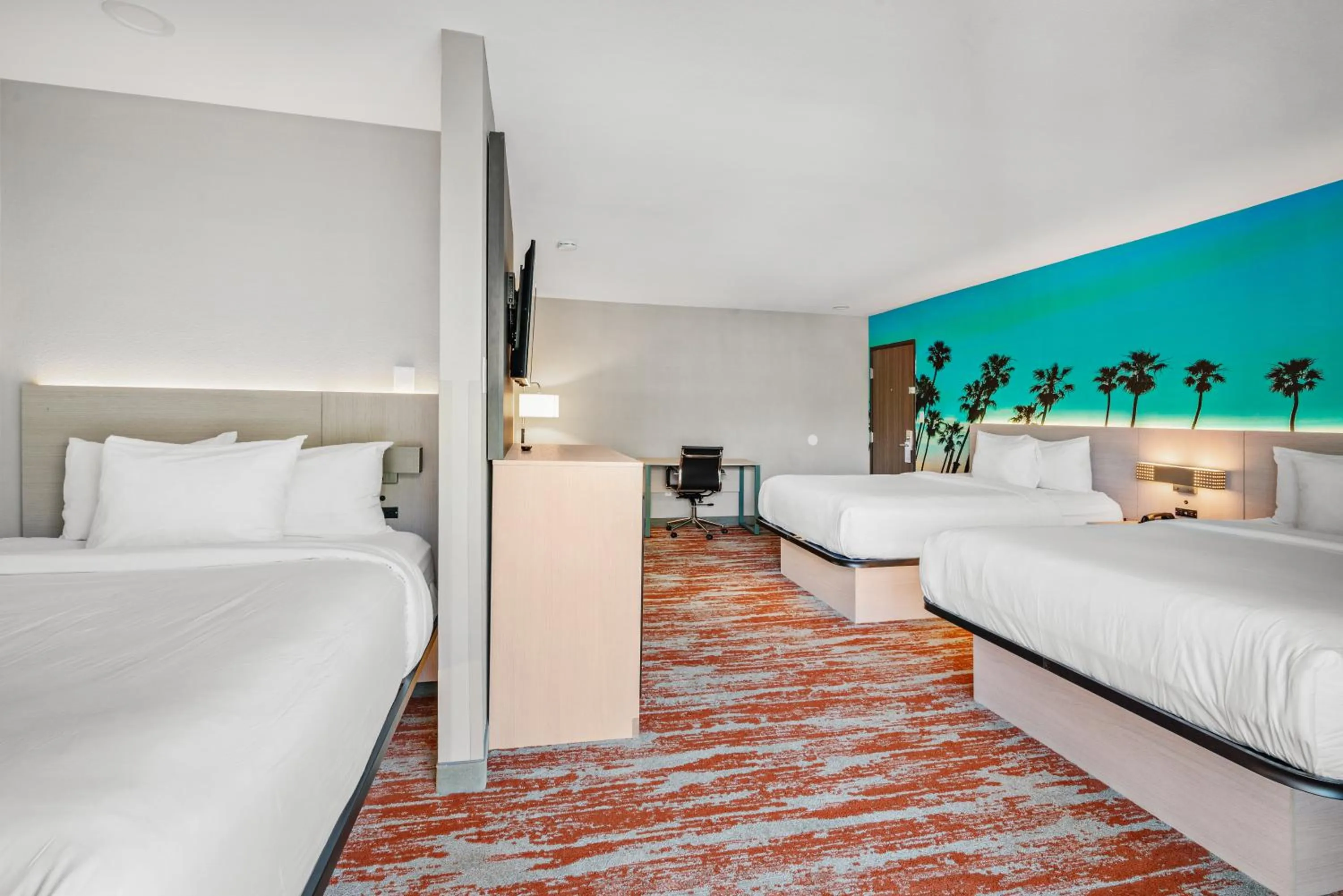 Photo of the whole room, Bed in Avania Inn of Santa Barbara