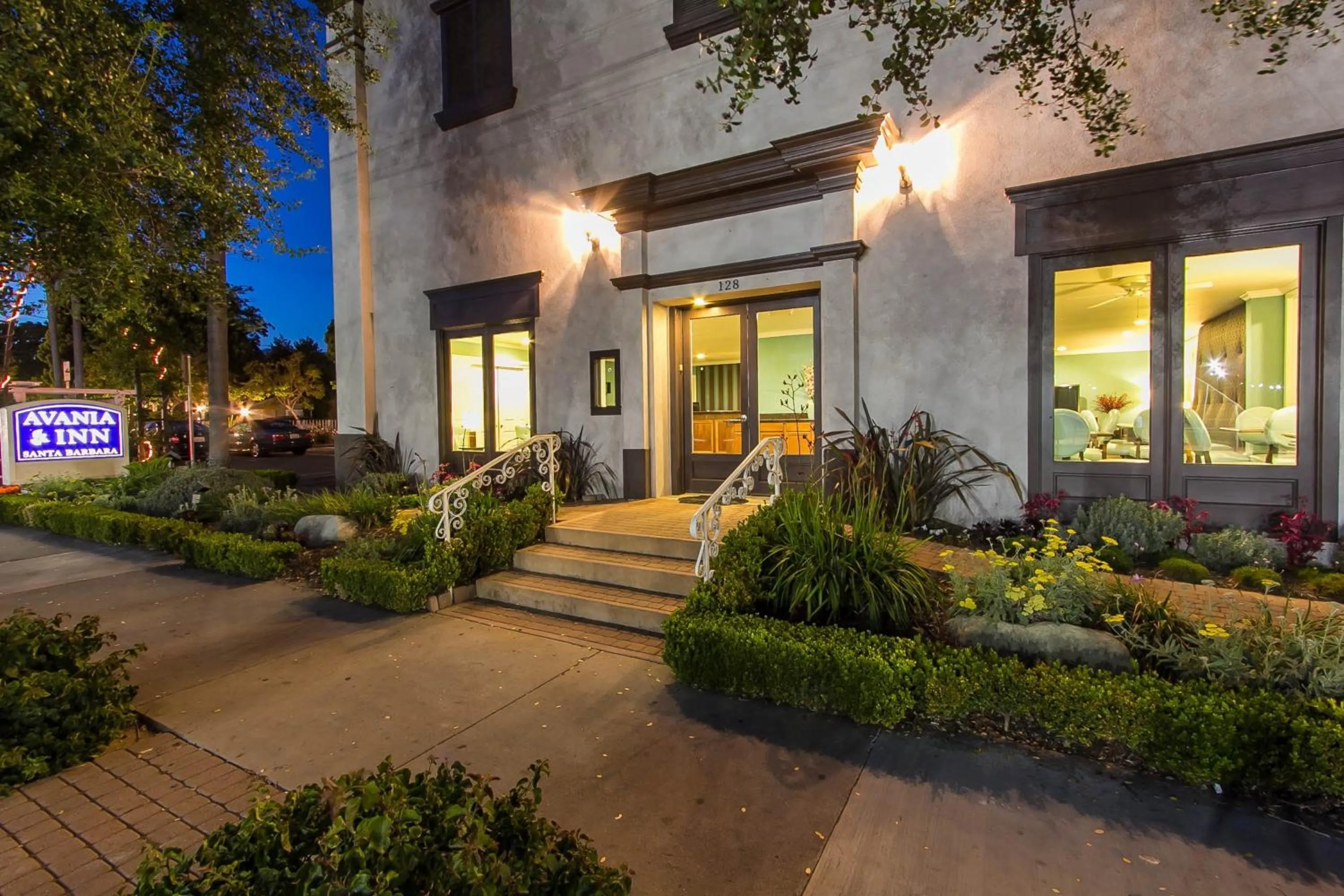 Facade/entrance in Avania Inn of Santa Barbara