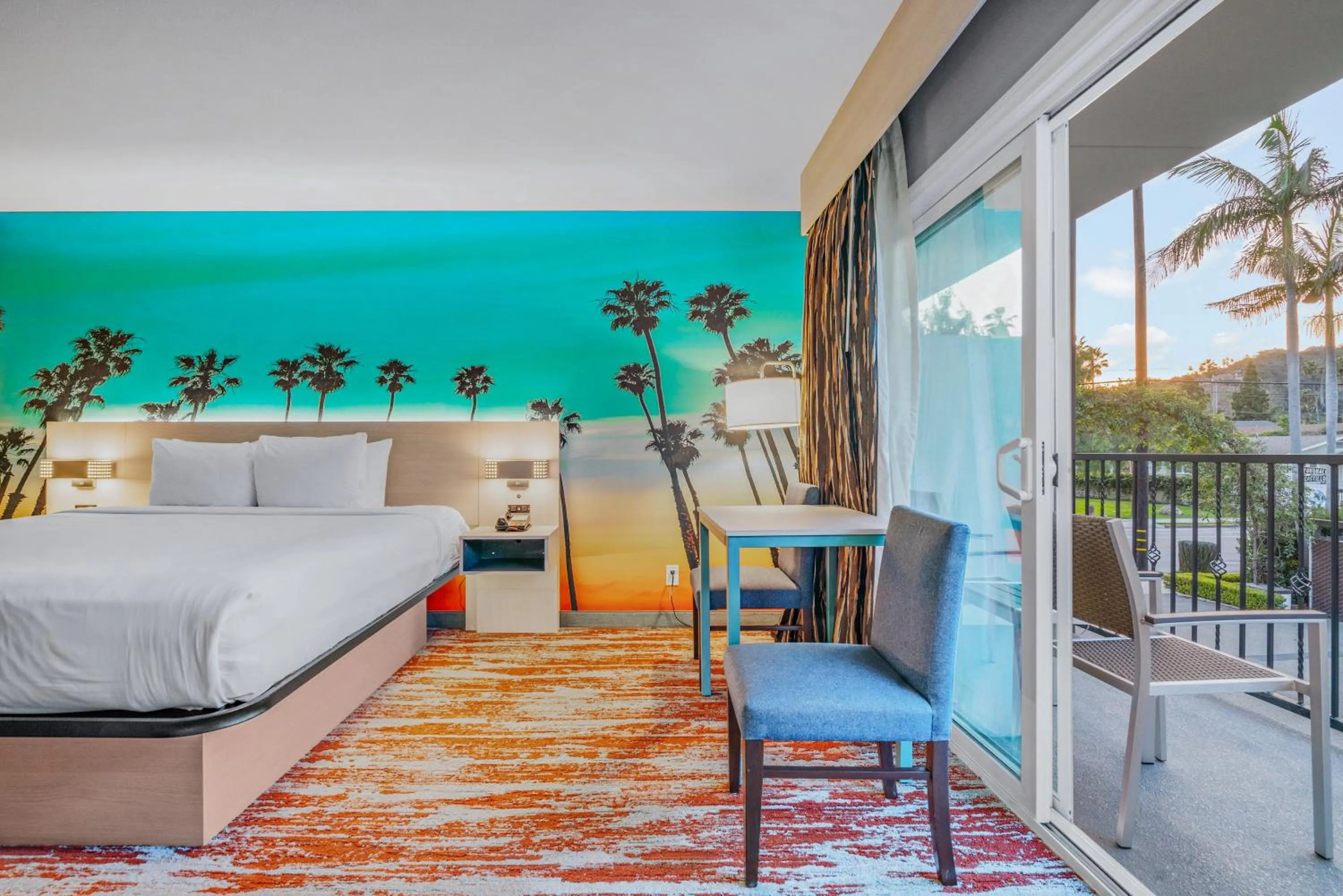 Balcony/Terrace, Bed in Avania Inn of Santa Barbara