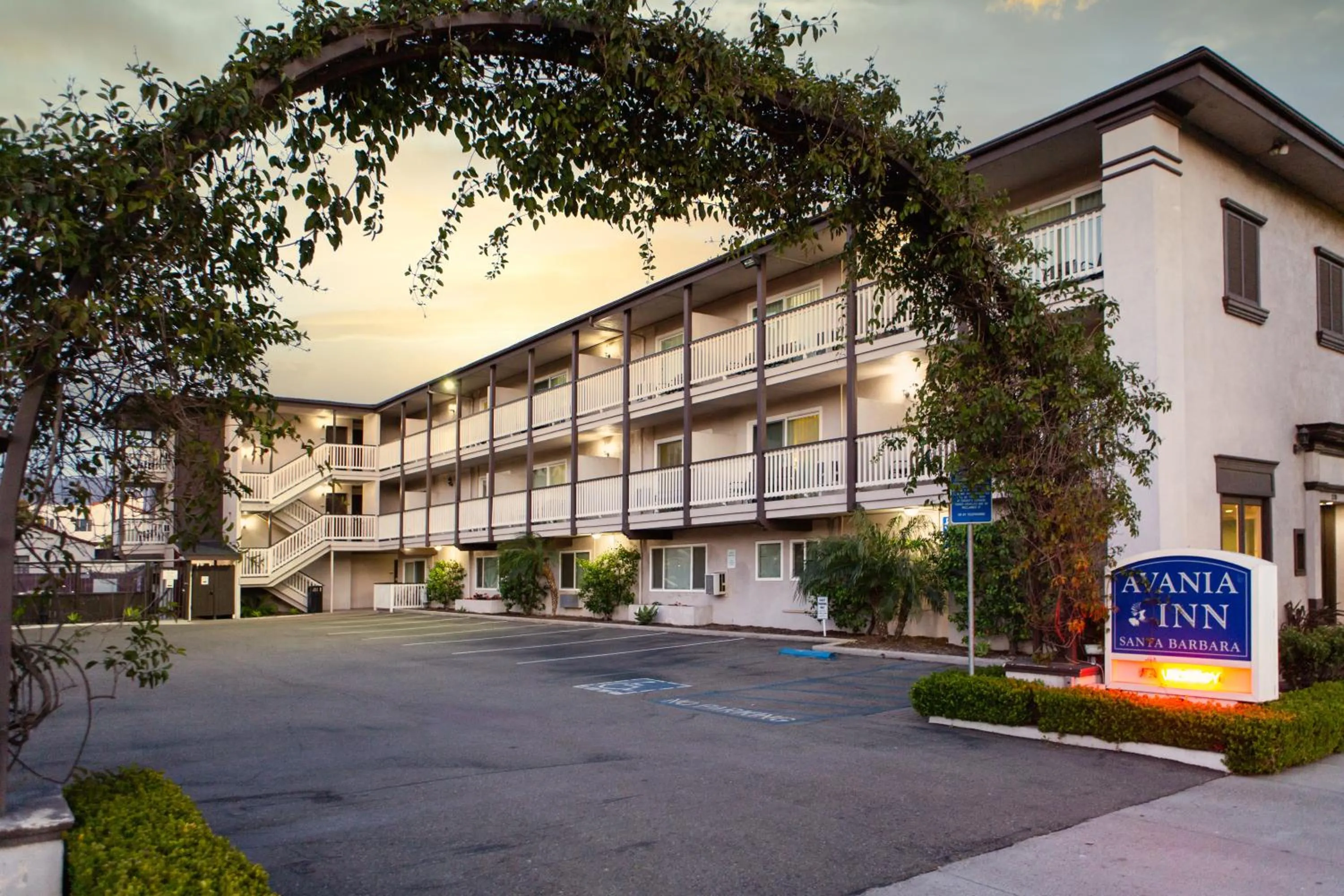 Property building in Avania Inn of Santa Barbara