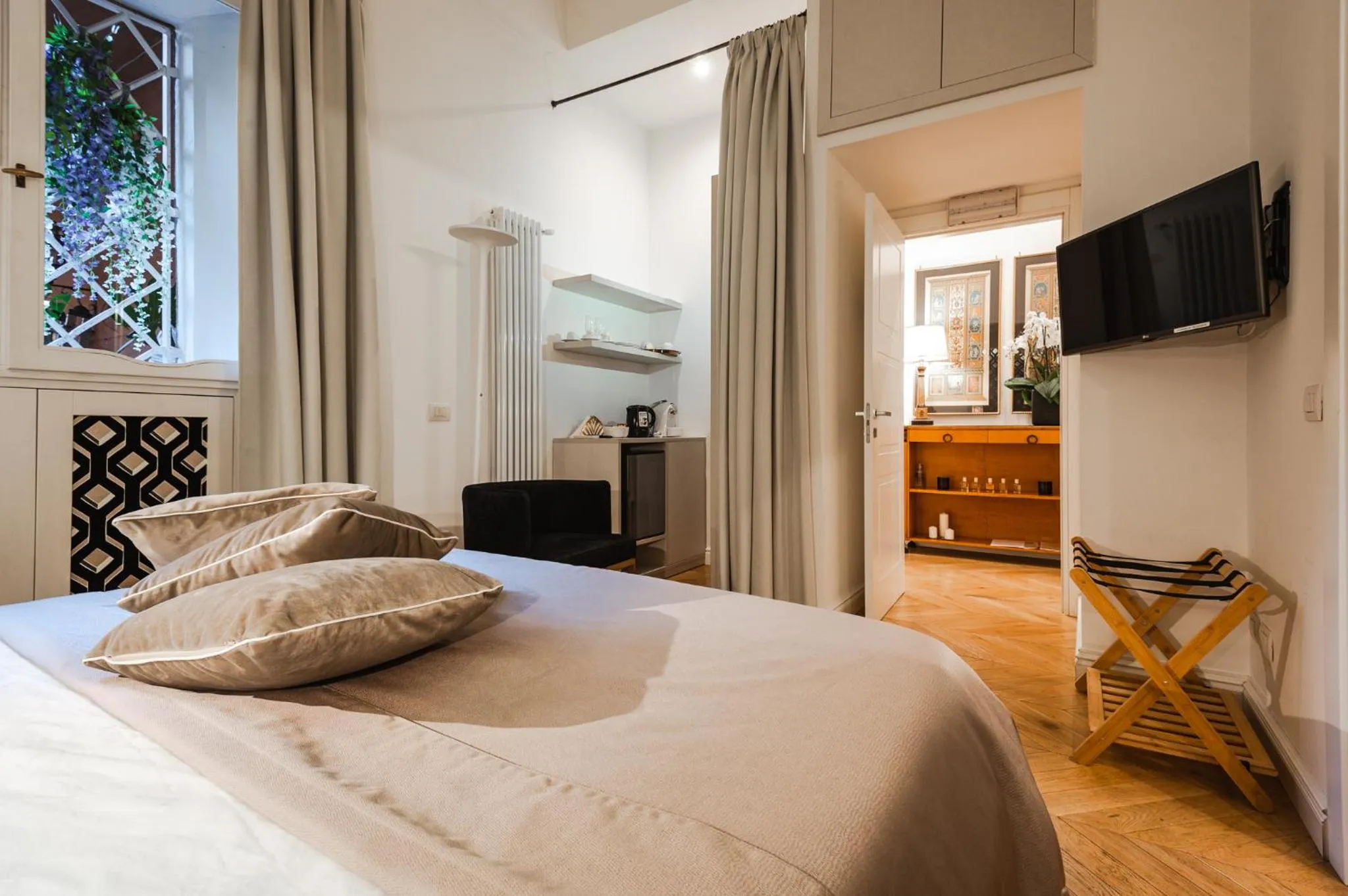 Bed in EBL LUXURY HOME