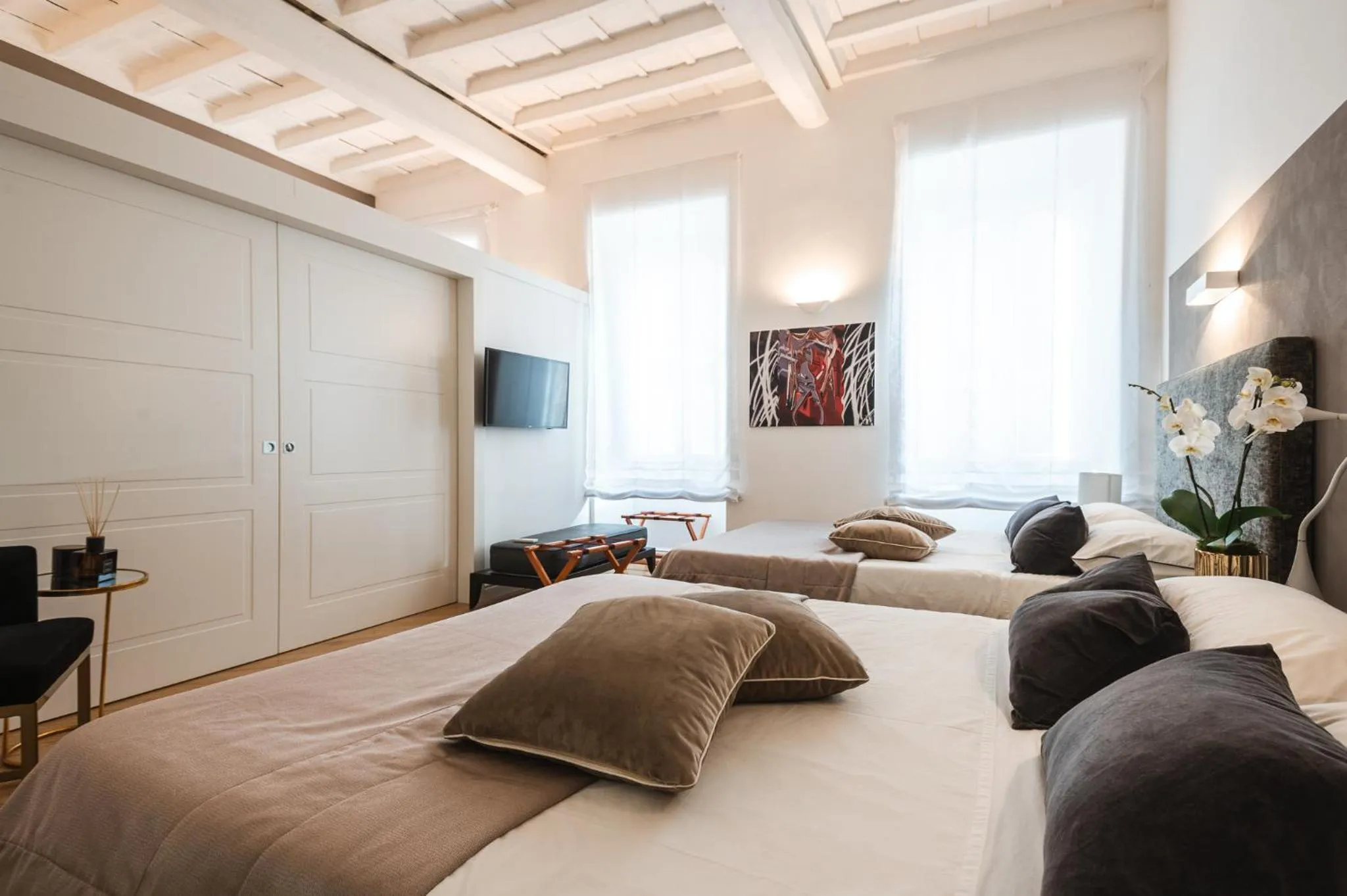 Communal lounge/ TV room, Bed in EBL LUXURY HOME