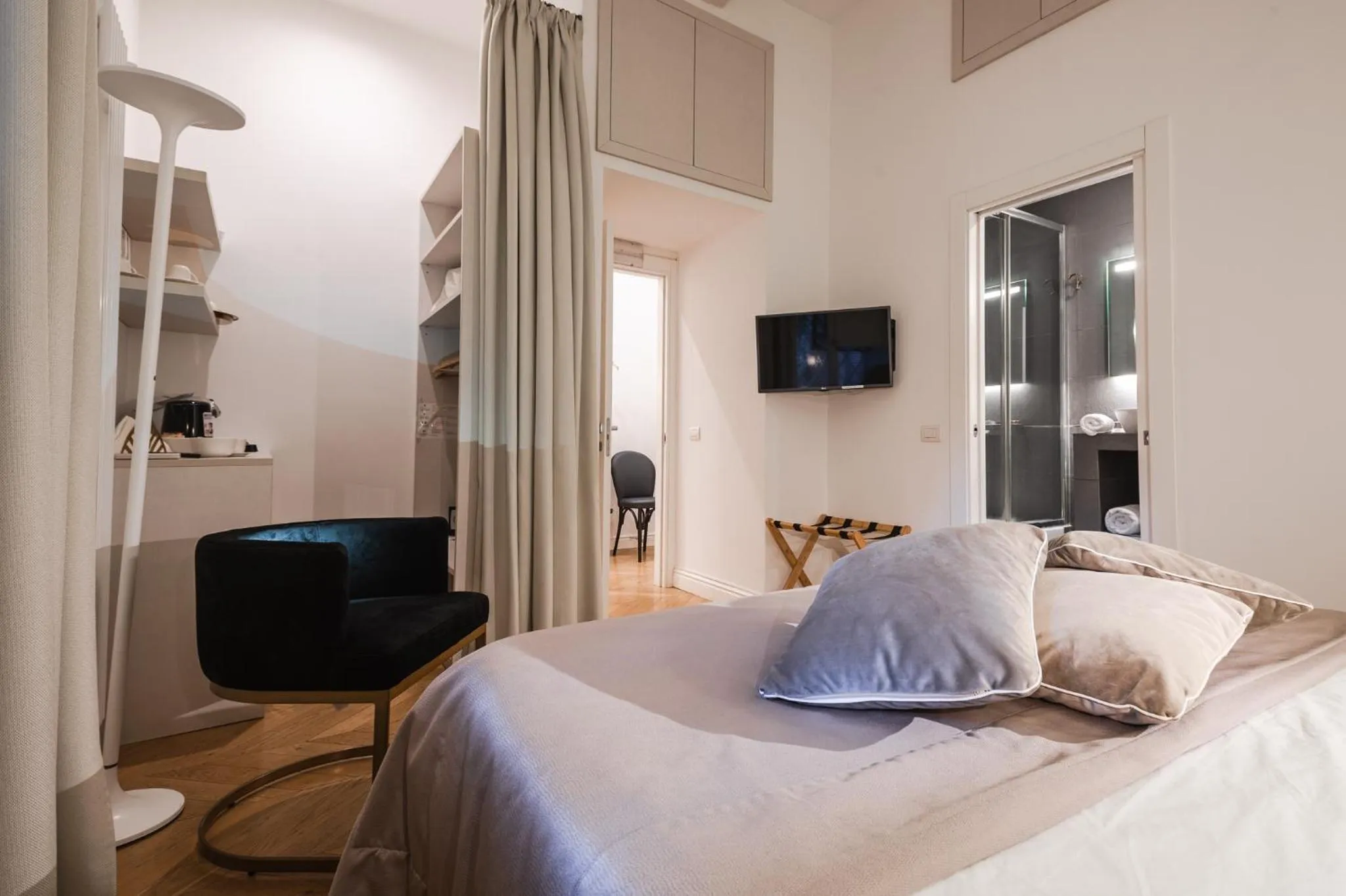 Bed in EBL LUXURY HOME