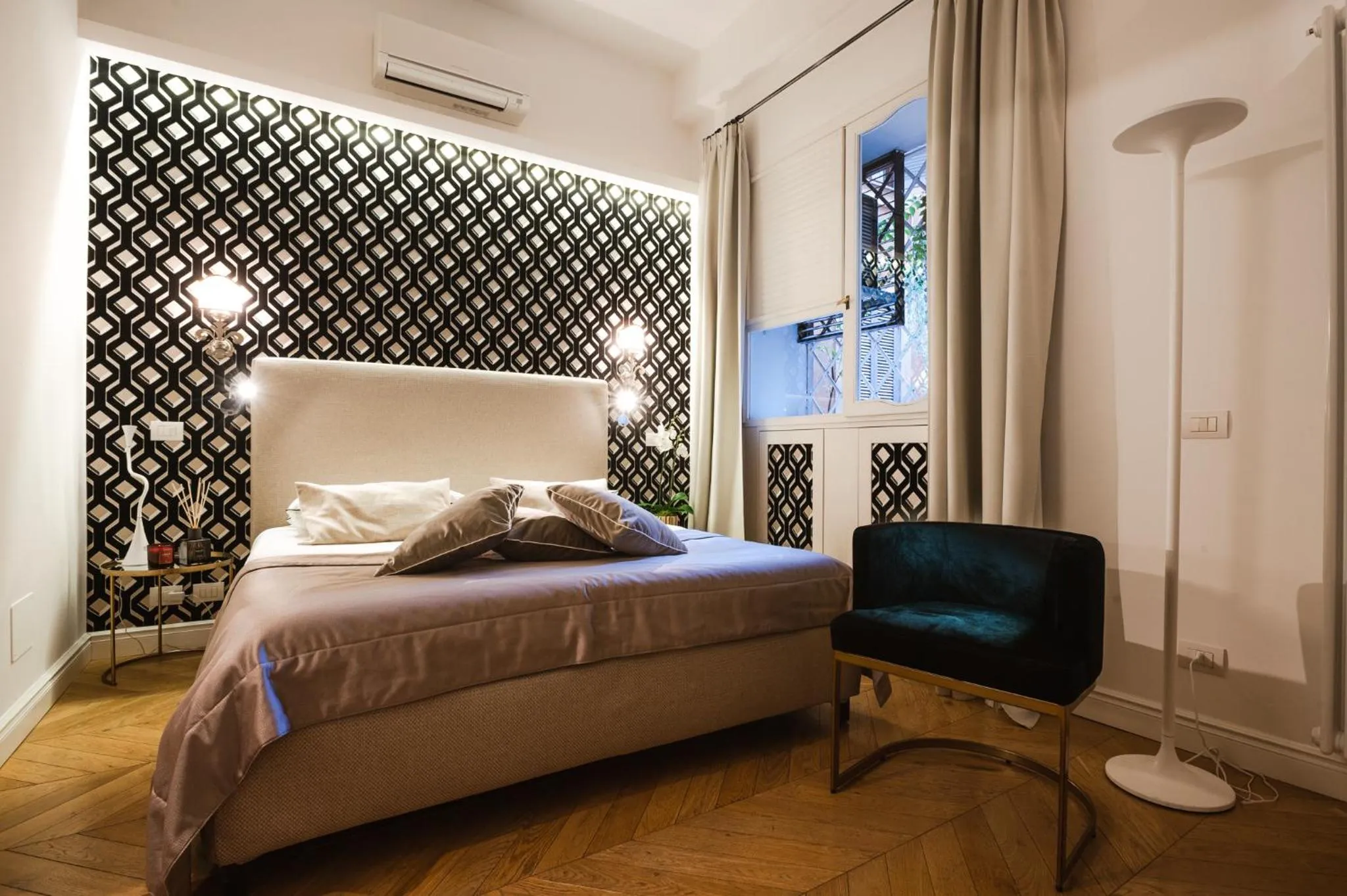 Bed in EBL LUXURY HOME