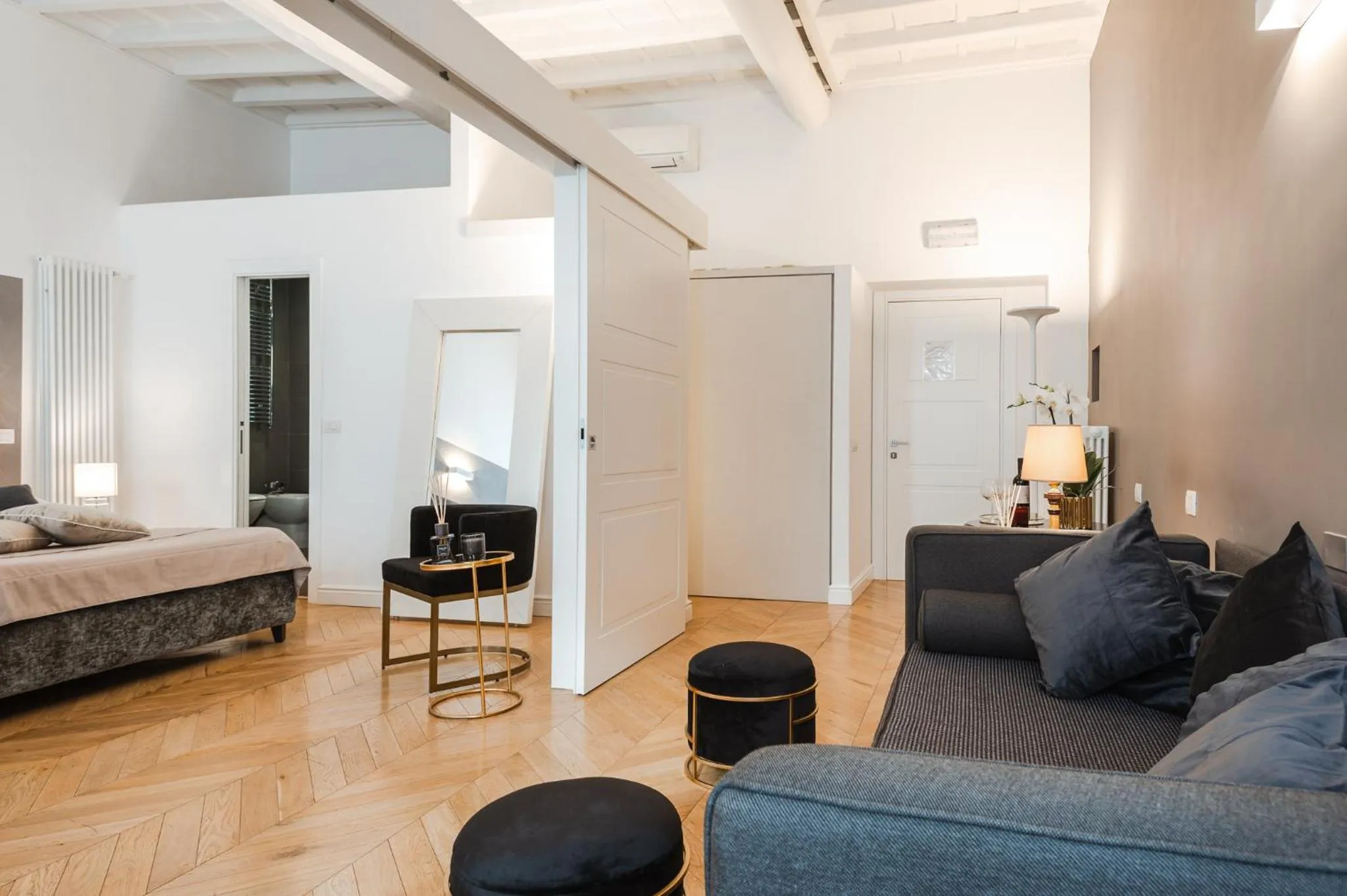 Bed in EBL LUXURY HOME