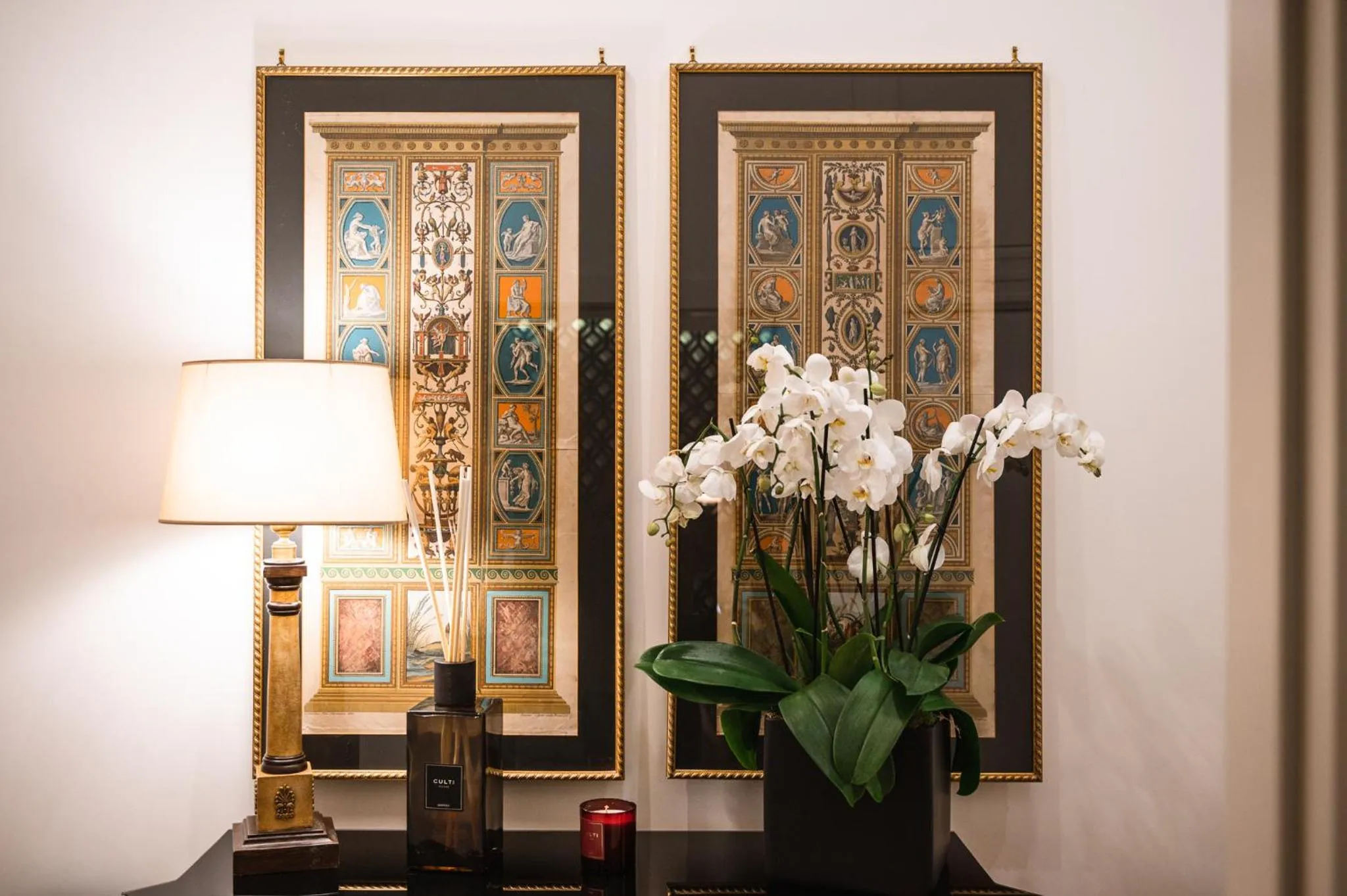 Decorative detail in EBL LUXURY HOME