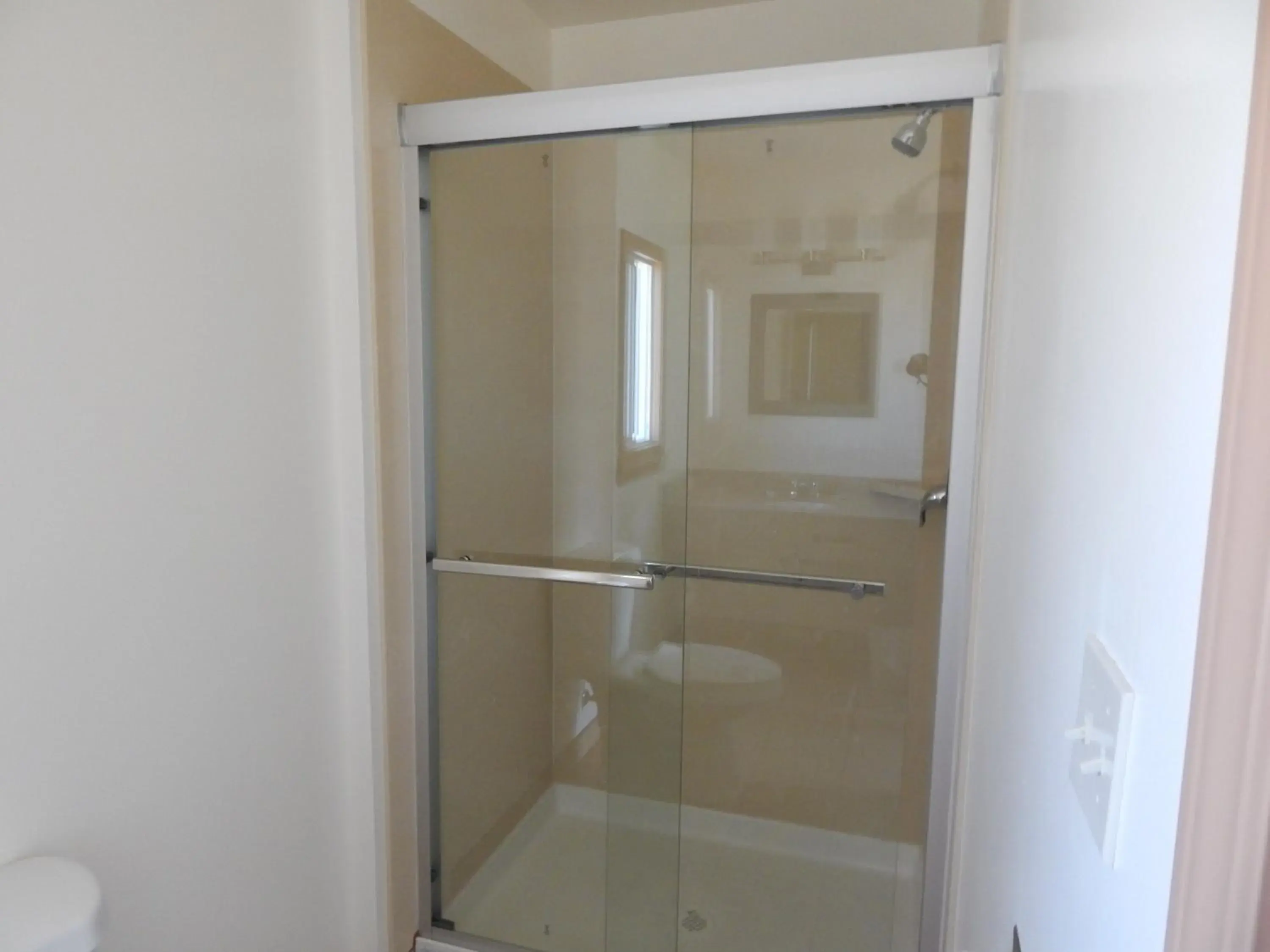 King Room - Non-Smoking in Bay Bridge Inn Oakland King Room - Non-Smoking in Bay Bridge Inn Oakland