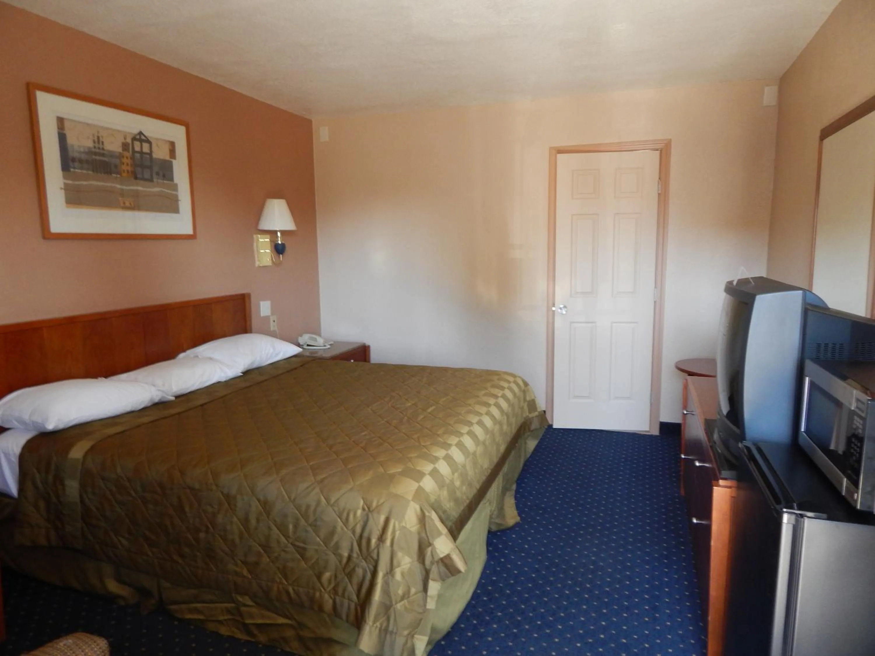 TV and multimedia, Bed in Bay Bridge Inn Oakland