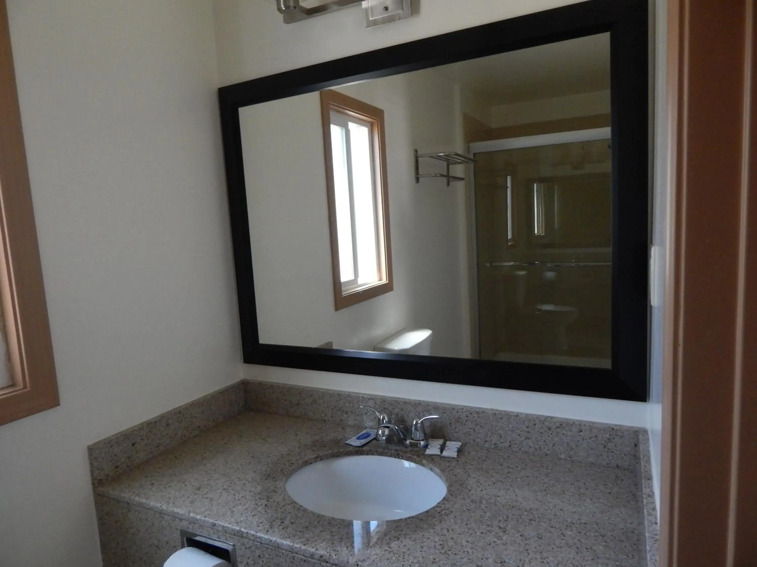 King Room - Smoking in Bay Bridge Inn Oakland King Room - Smoking in Bay Bridge Inn Oakland