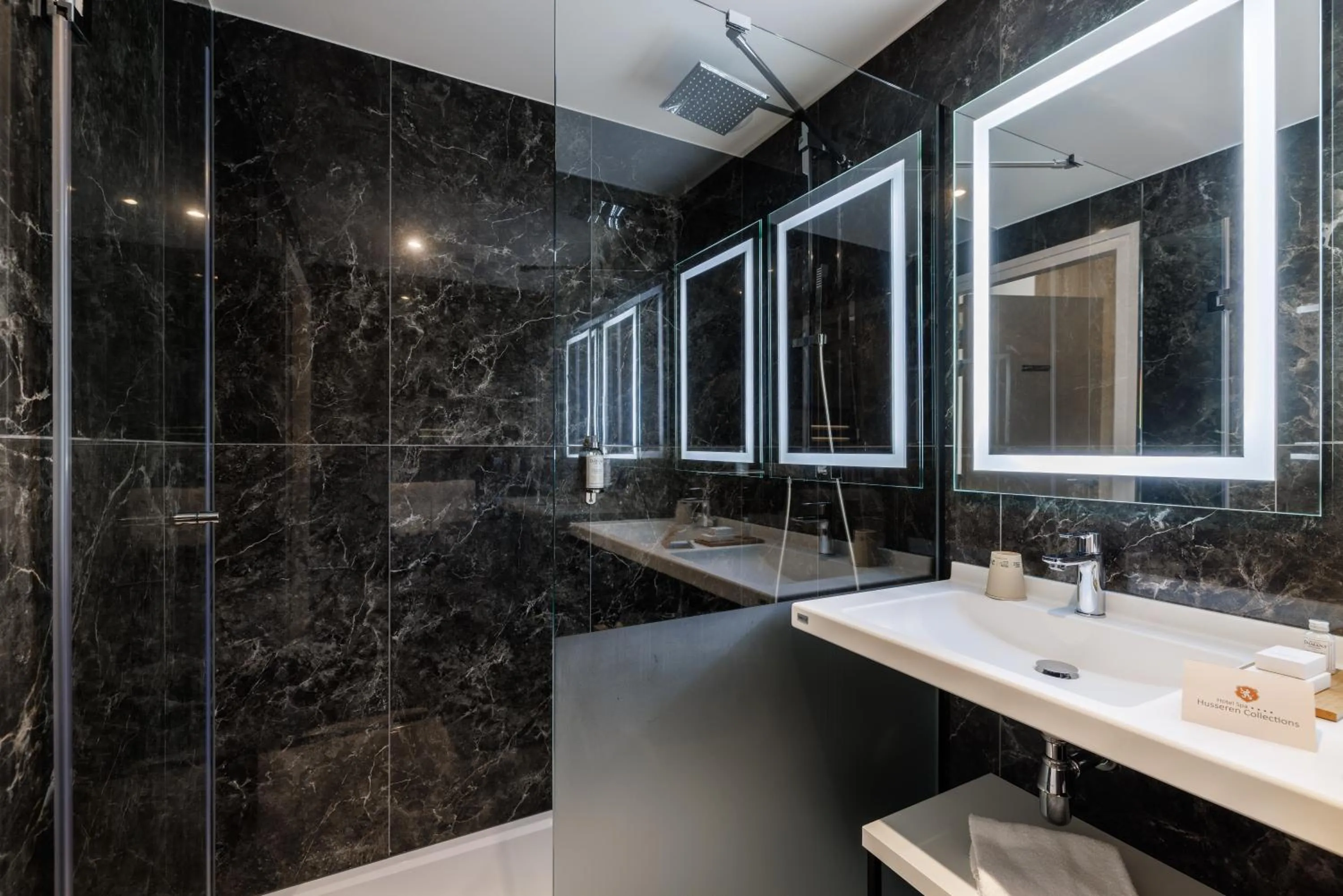 Bathroom in Hotel SPA Husseren Collections - Proche Colmar - Eguisheim