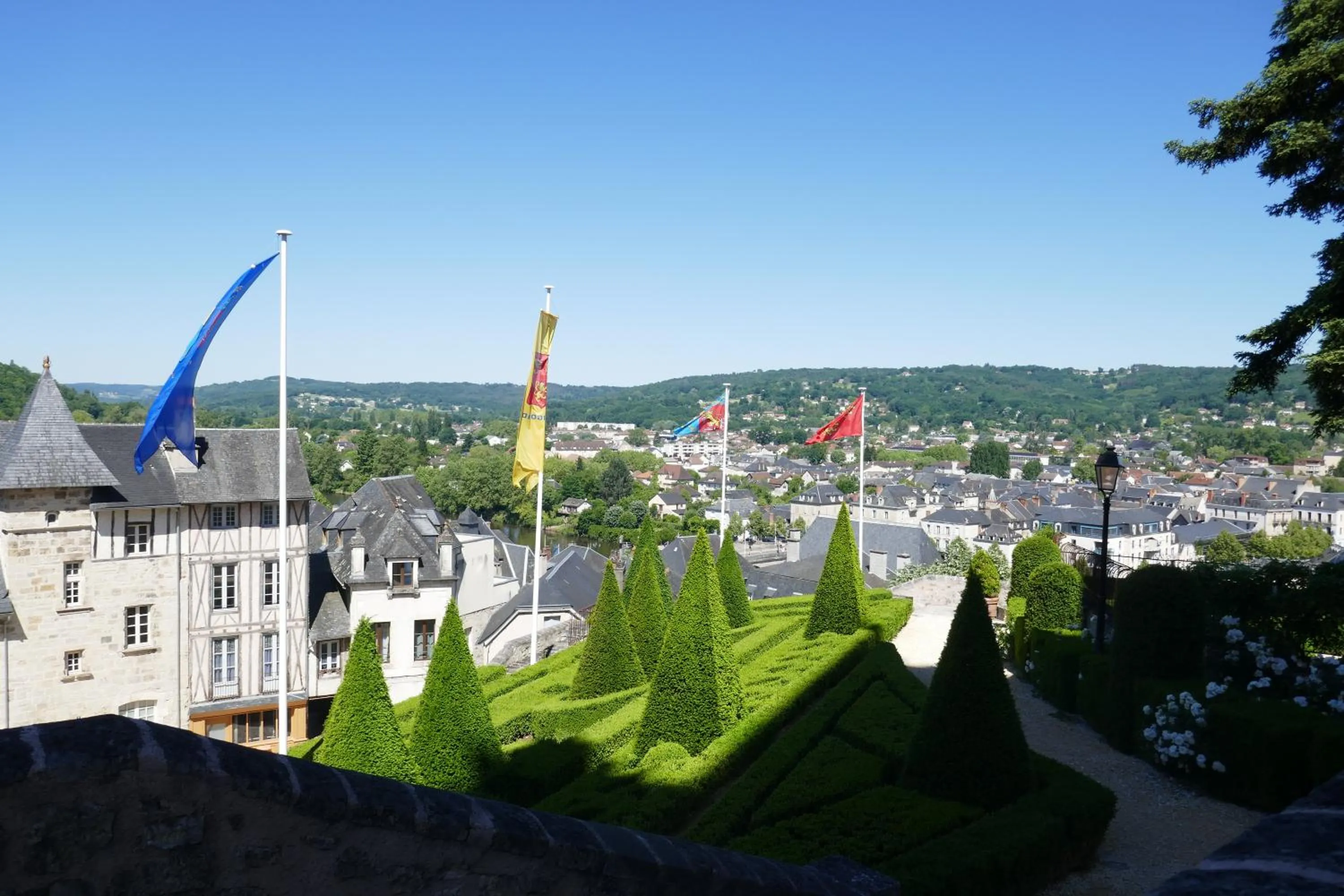 Nearby landmark in Hôtel Grand Confort Le Moulin Rouge