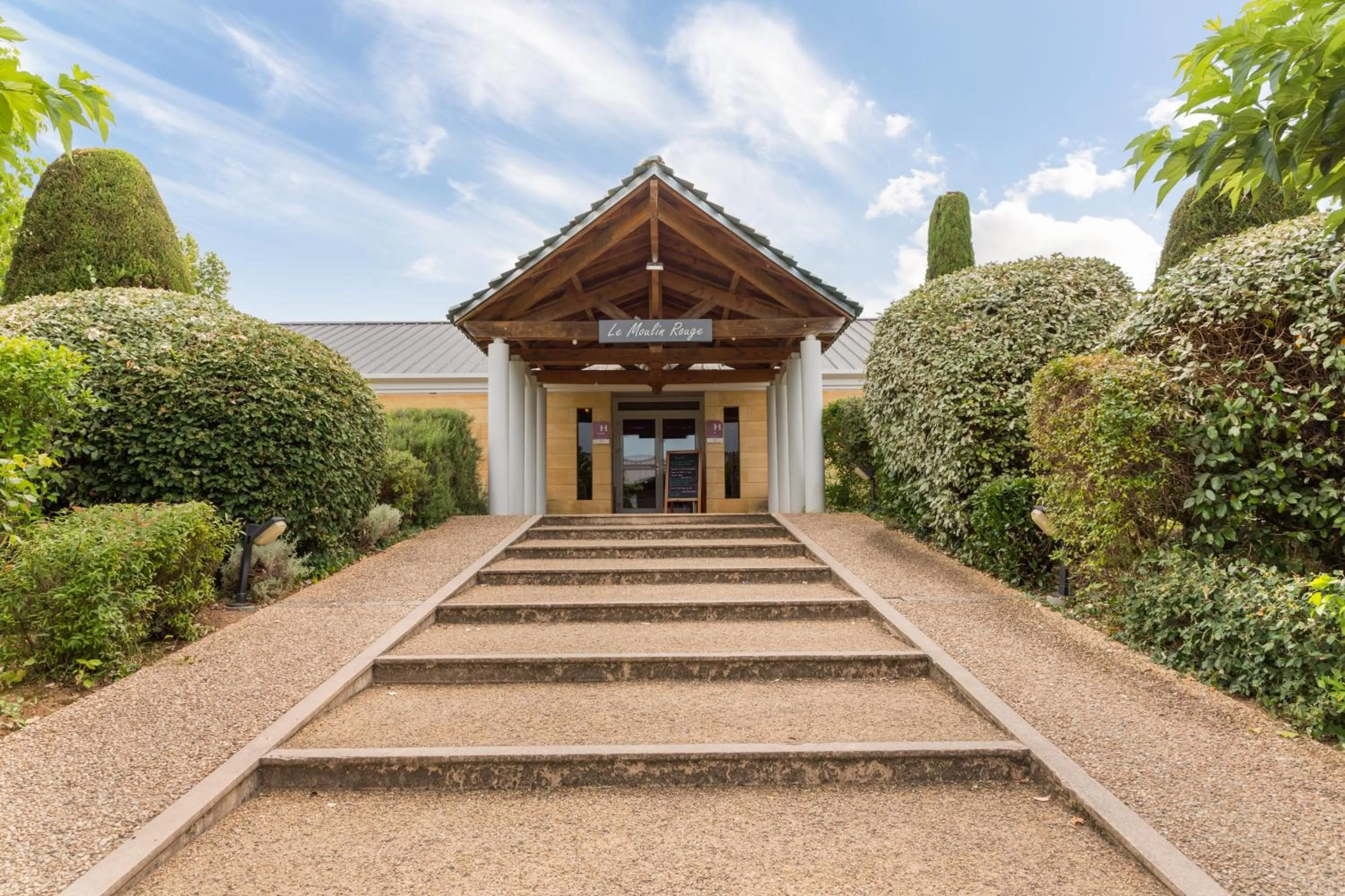 Property building in Hôtel Grand Confort Le Moulin Rouge