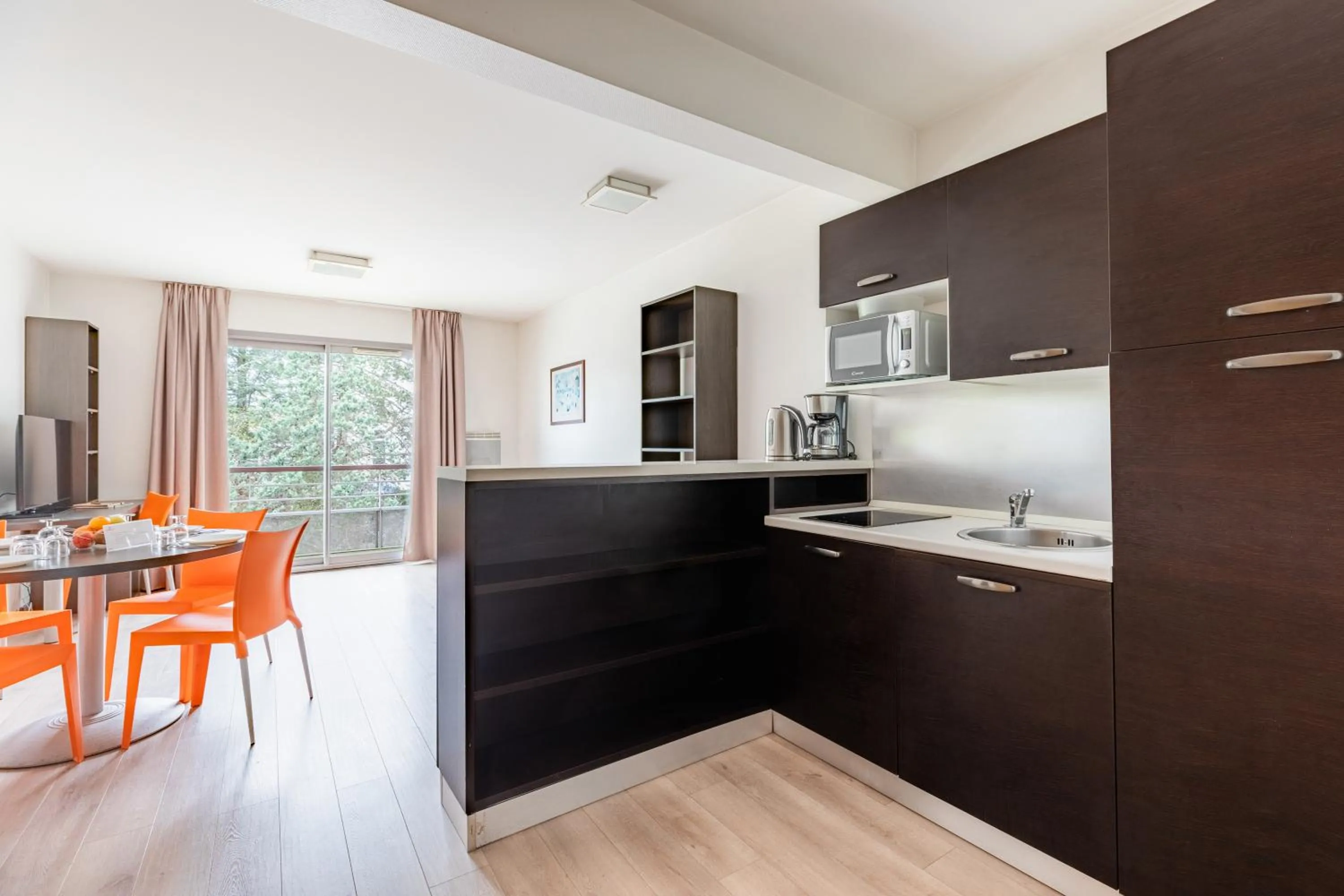 Kitchen or kitchenette in Appart'City Classic Nantes - Carquefou