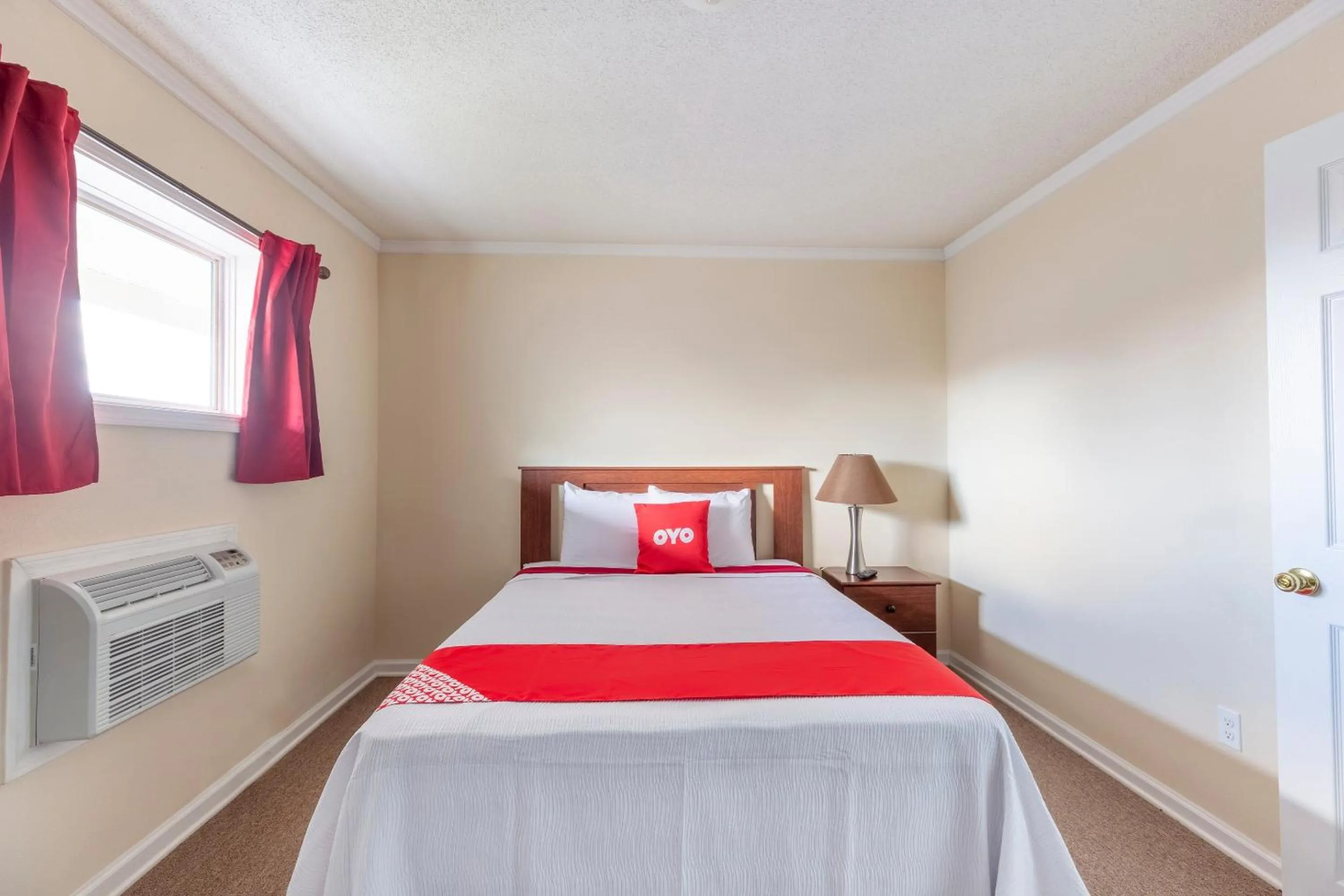 Bedroom, Bed in OYO Hotel Cave City KY