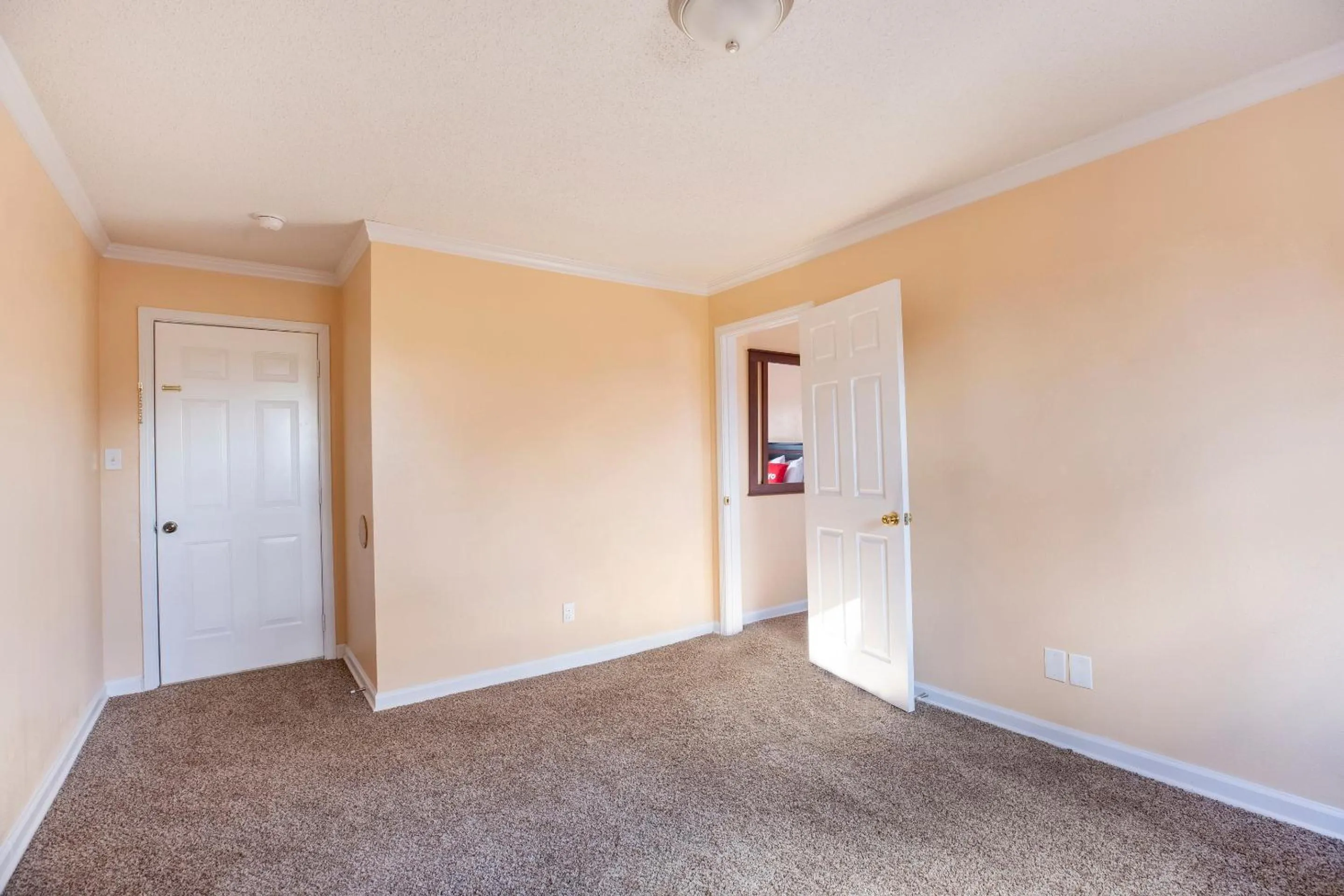 Bedroom in OYO Hotel Cave City KY